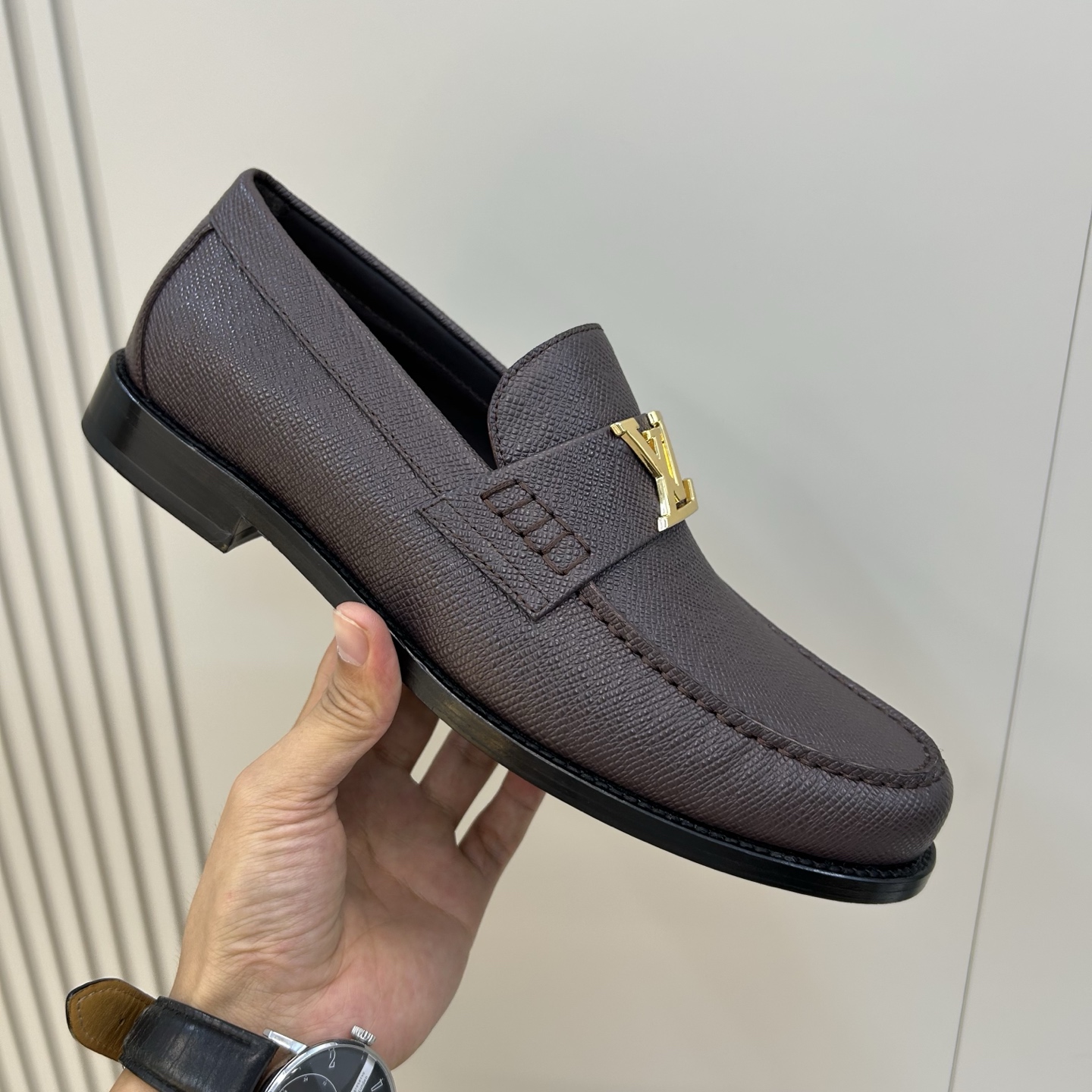 ⚠️【L*V】独家高品⚠️时尚正装皮底⚠️正码：39一44，(6.5一9)⚠️经典款小皮鞋型！🐂货！【重