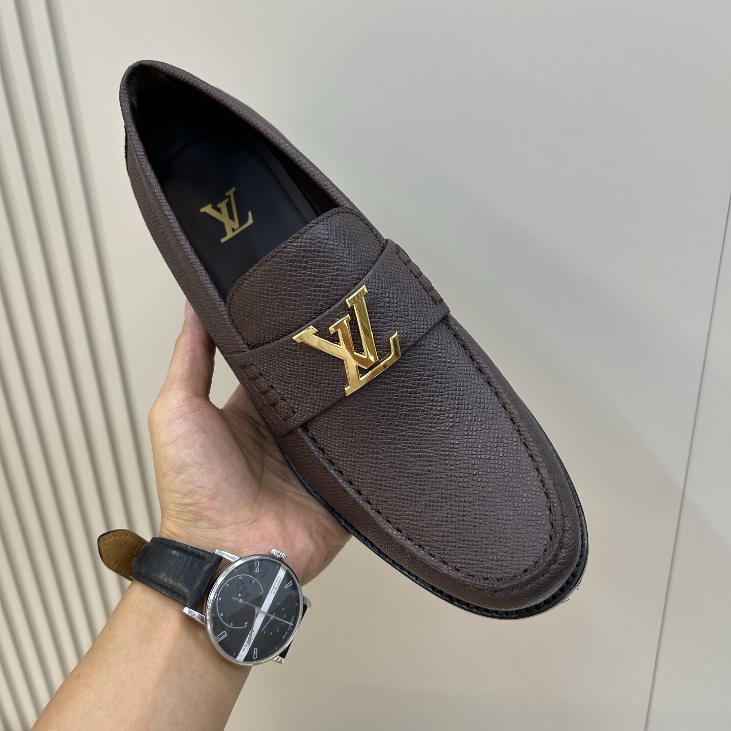 ⚠️【L*V】独家高品⚠️时尚正装皮底⚠️正码：39一44，(6.5一9)⚠️经典款小皮鞋型！🐂货！【重