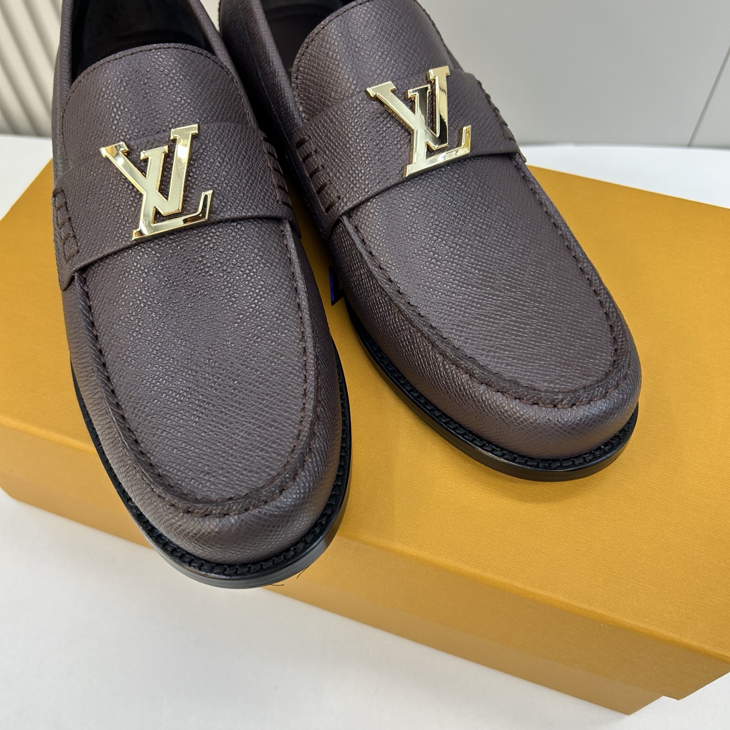 ⚠️【L*V】独家高品⚠️时尚正装皮底⚠️正码：39一44，(6.5一9)⚠️经典款小皮鞋型！🐂货！【重