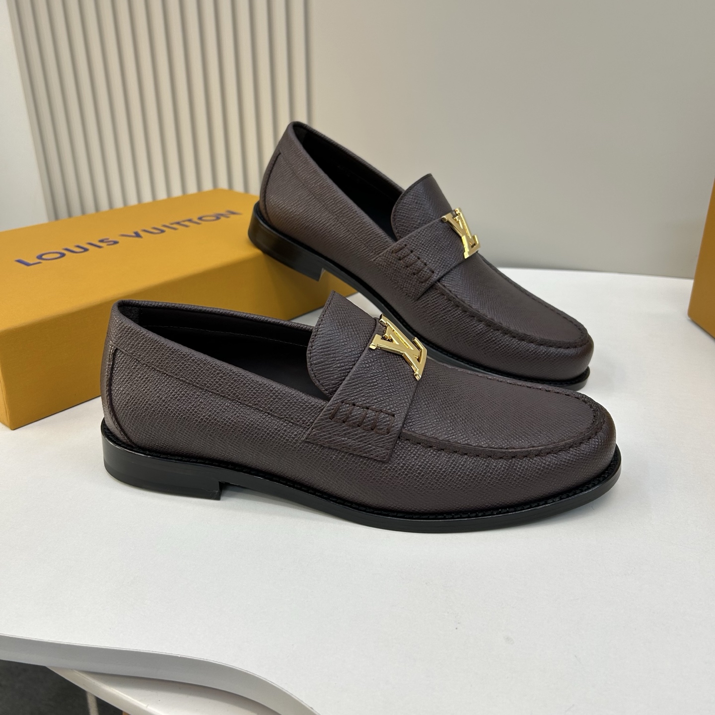 ⚠️【L*V】独家高品⚠️时尚正装皮底⚠️正码：39一44，(6.5一9)⚠️经典款小皮鞋型！🐂货！【重