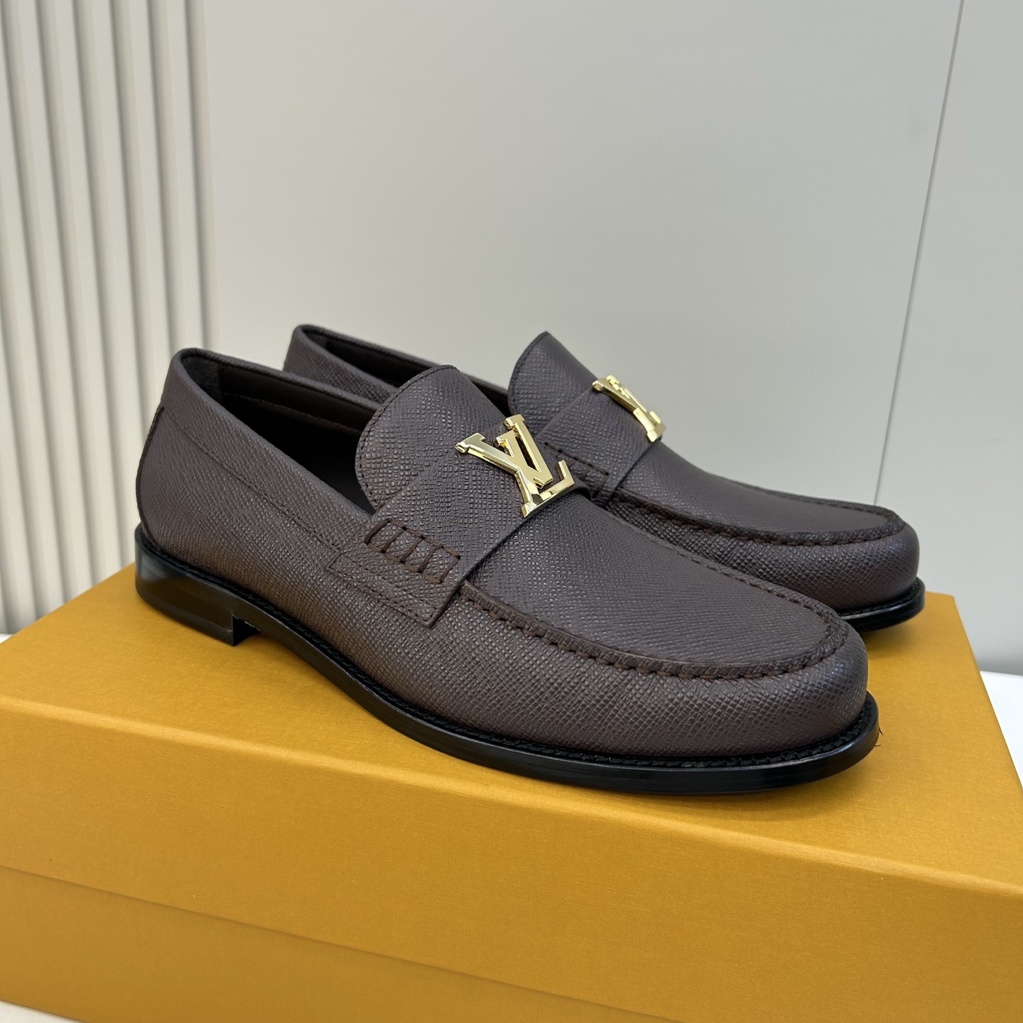 ⚠️【L*V】独家高品⚠️时尚正装皮底⚠️正码：39一44，(6.5一9)⚠️经典款小皮鞋型！🐂货！【重