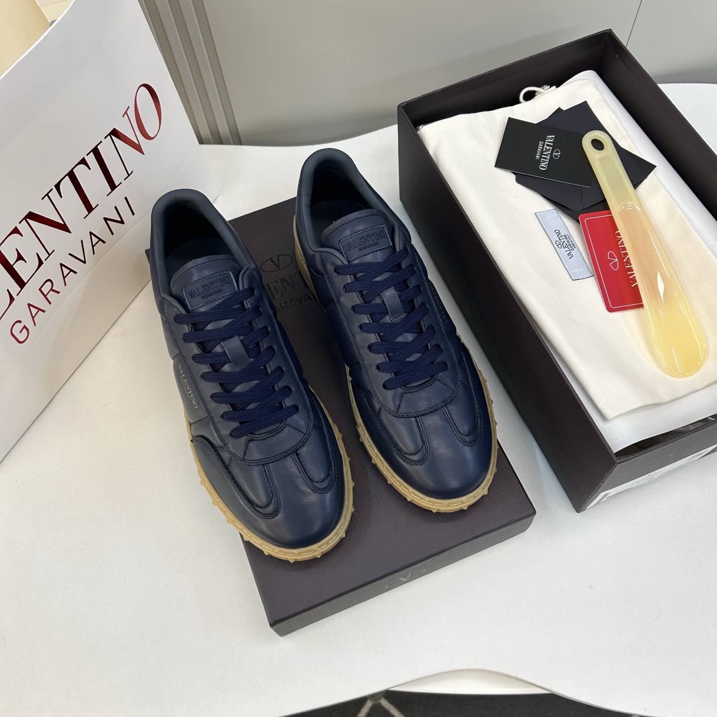 ⚠️【VALENTl＊】️⚠️⚠️华伦天奴休闲款⚠️正码：39－44⚠️时尚休闲运动款，经典大气设计！纯