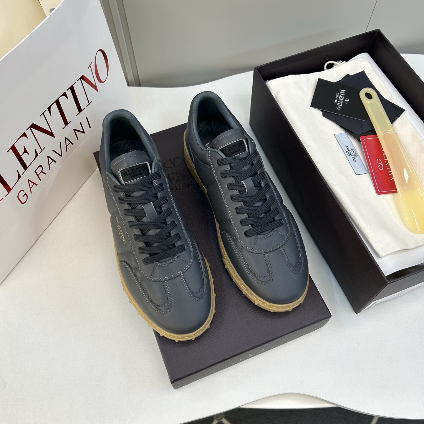 ⚠️【VALENTl＊】️⚠️⚠️华伦天奴休闲款⚠️正码：39－44⚠️时尚休闲运动款，经典大气设计！纯