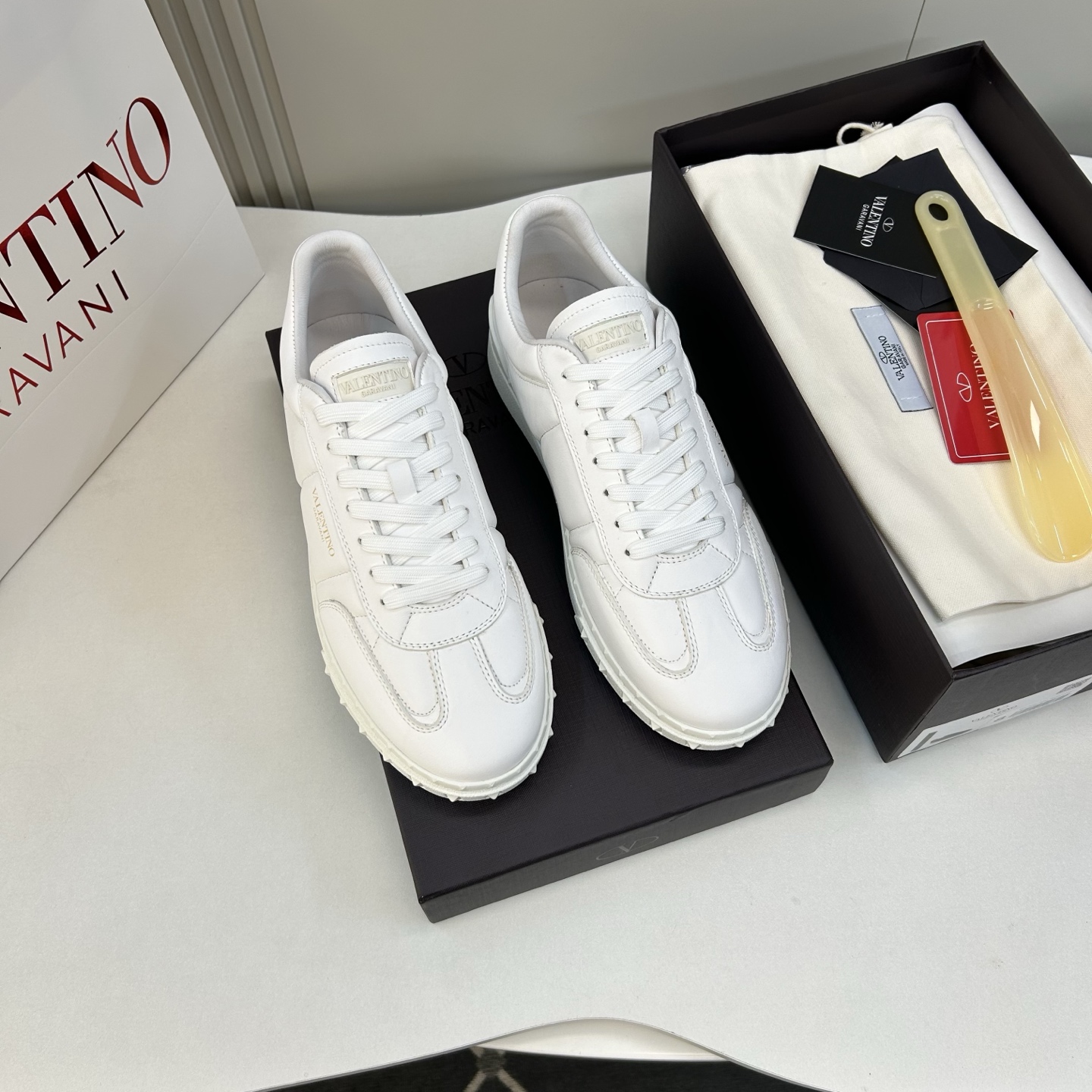 ⚠️【VALENTl＊】️⚠️⚠️华伦天奴休闲款⚠️正码：39－44⚠️时尚休闲运动款，经典大气设计！纯