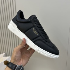 ⚠️【VALENTl*】️⚠️⚠️华伦天奴休闲款⚠️正码:39-44⚠️时尚休闲运动款,经典大气设计!纯 ⚠️【VALENTl*】️⚠️⚠️华伦天奴休闲款⚠️正码:39-44⚠️时尚休闲运动款,经典大气设计!纯