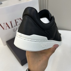 ⚠️【VALENTl*】️⚠️⚠️华伦天奴休闲款⚠️正码:39-44⚠️时尚休闲运动款,经典大气设计!纯 ⚠️【VALENTl*】️⚠️⚠️华伦天奴休闲款⚠️正码:39-44⚠️时尚休闲运动款,经典大气设计!纯