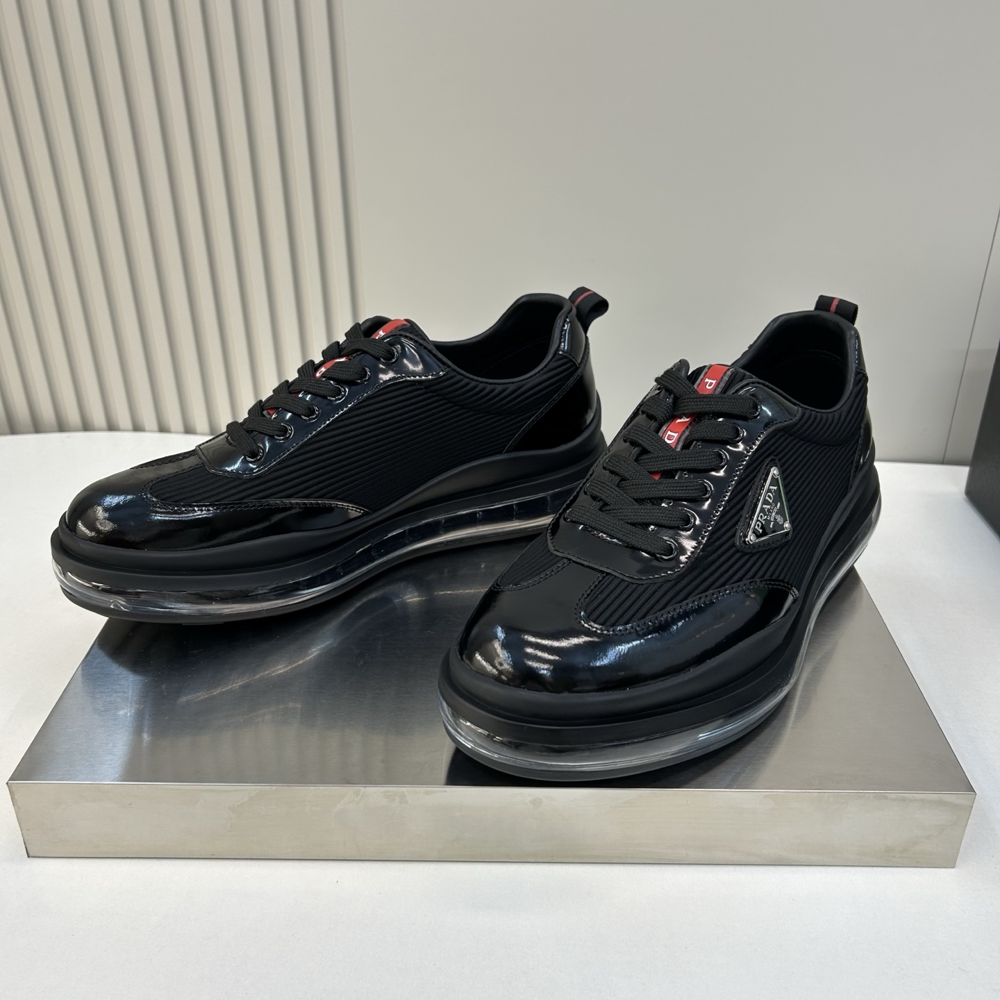 ⚠️【PR＊D A】⚠️高品级，顶尖工艺⚠️气垫休闲商务款⚠️正码39一44(5－10）⚠️经典气垫休闲