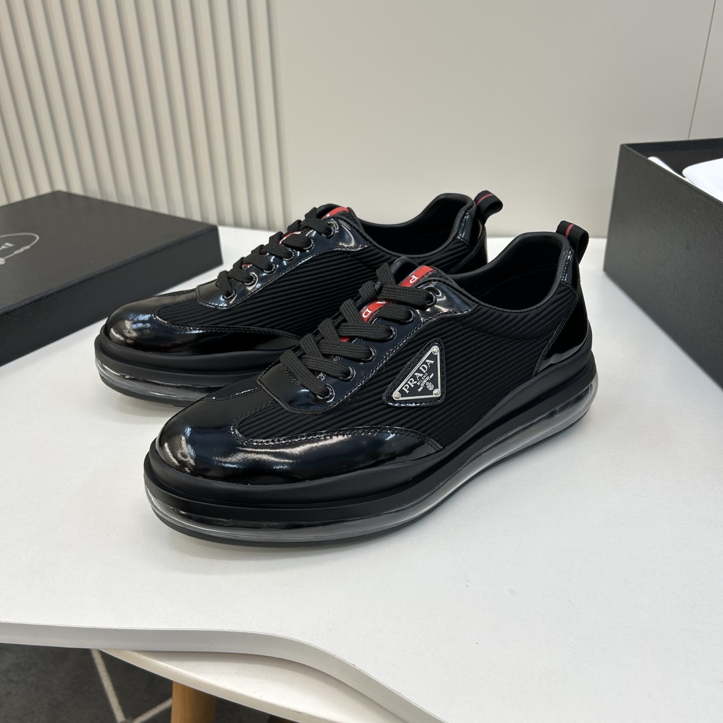 ⚠️【PR＊D A】⚠️高品级，顶尖工艺⚠️气垫休闲商务款⚠️正码39一44(5－10）⚠️经典气垫休闲