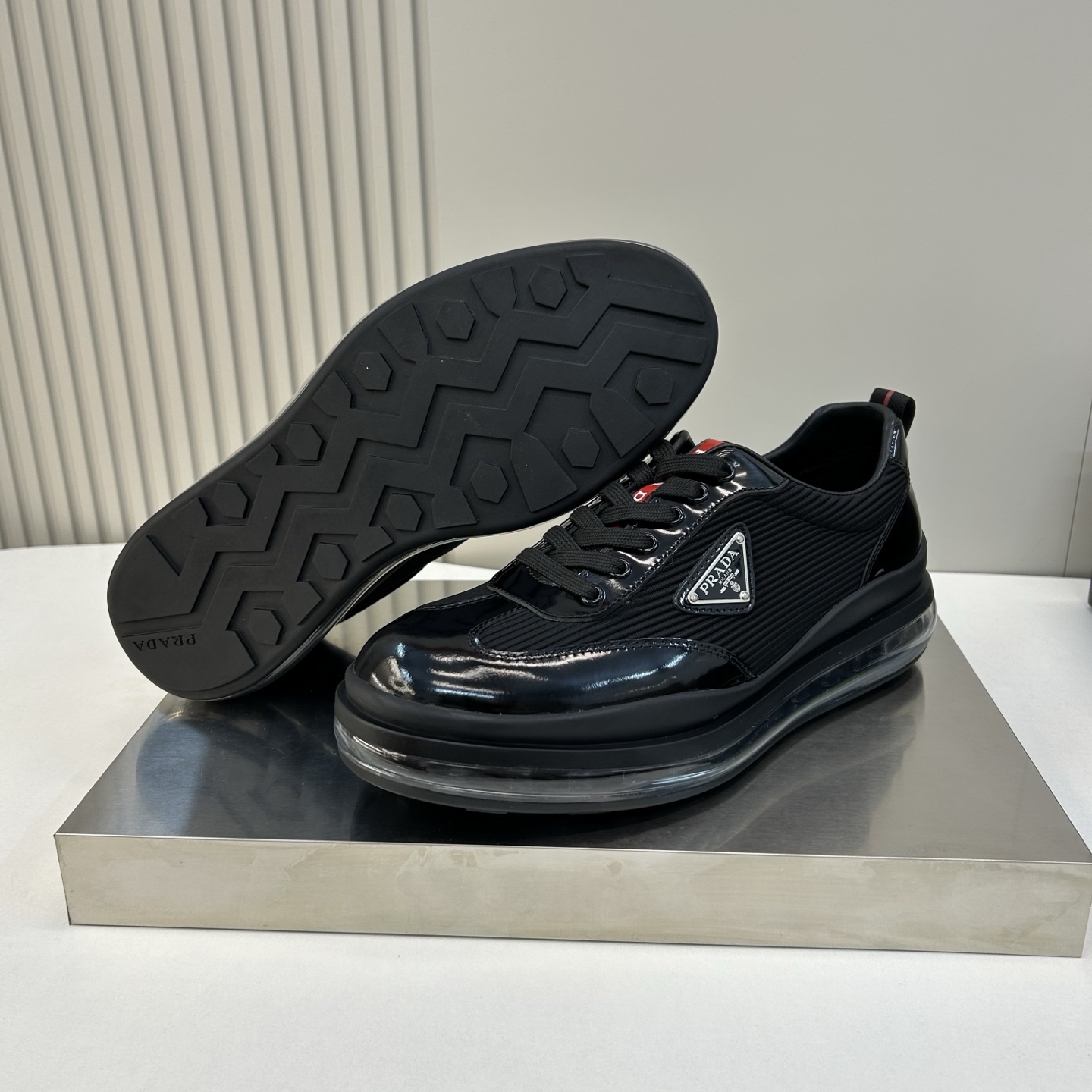 ⚠️【PR＊D A】⚠️高品级，顶尖工艺⚠️气垫休闲商务款⚠️正码39一44(5－10）⚠️经典气垫休闲