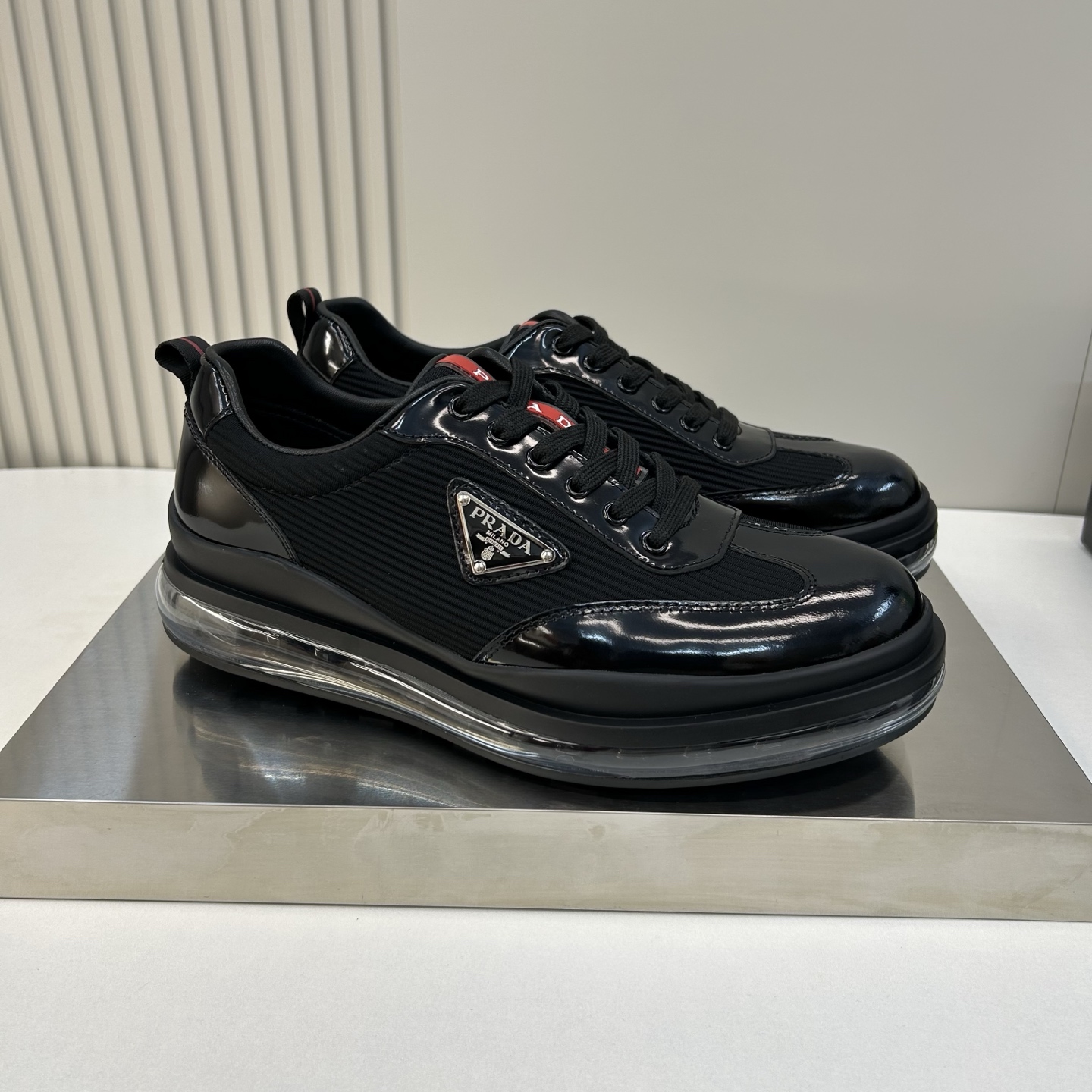 ⚠️【PR＊D A】⚠️高品级，顶尖工艺⚠️气垫休闲商务款⚠️正码39一44(5－10）⚠️经典气垫休闲