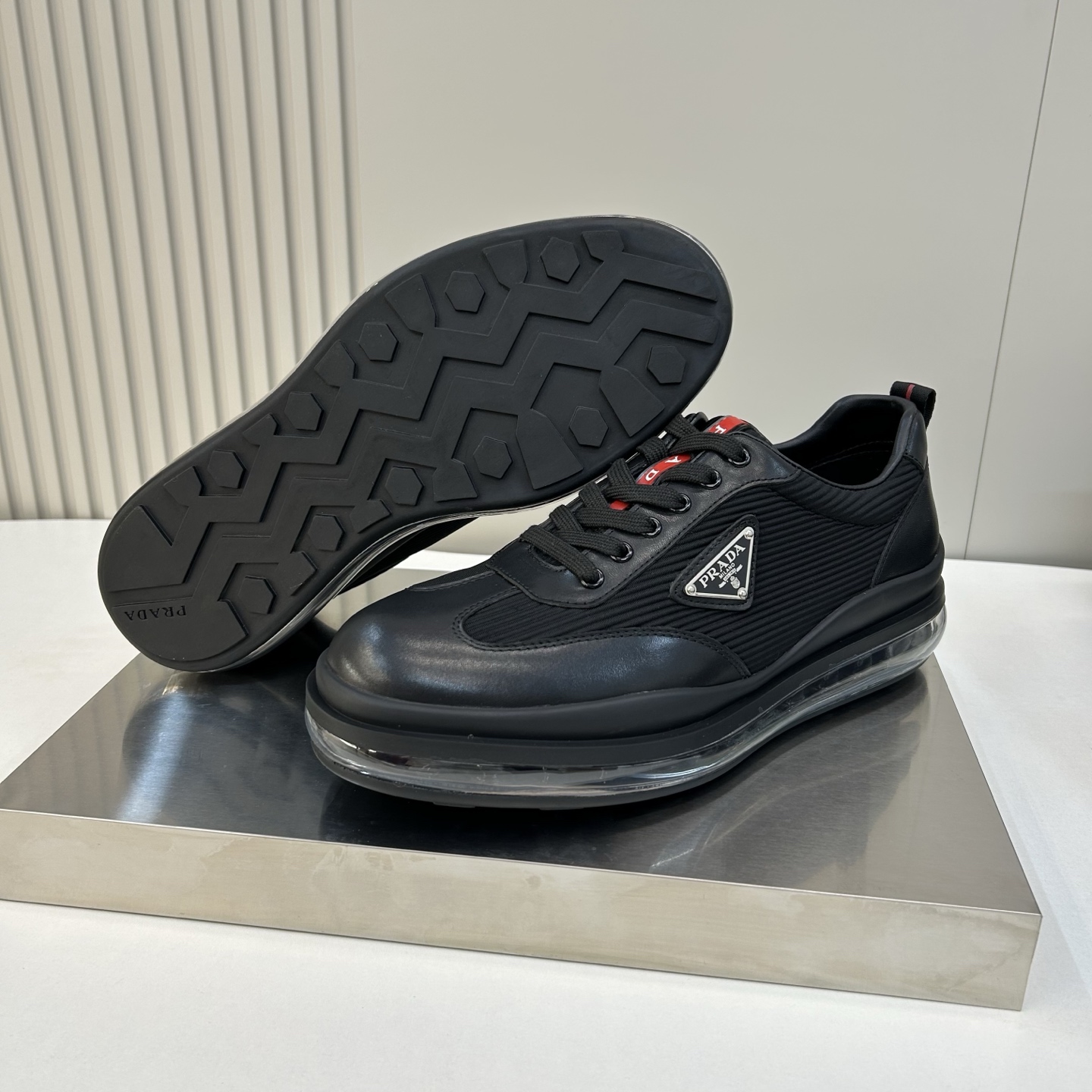 ⚠️【PR＊D A】⚠️高品级，顶尖工艺⚠️气垫休闲商务款⚠️正码39一44(5－10）⚠️经典气垫休闲