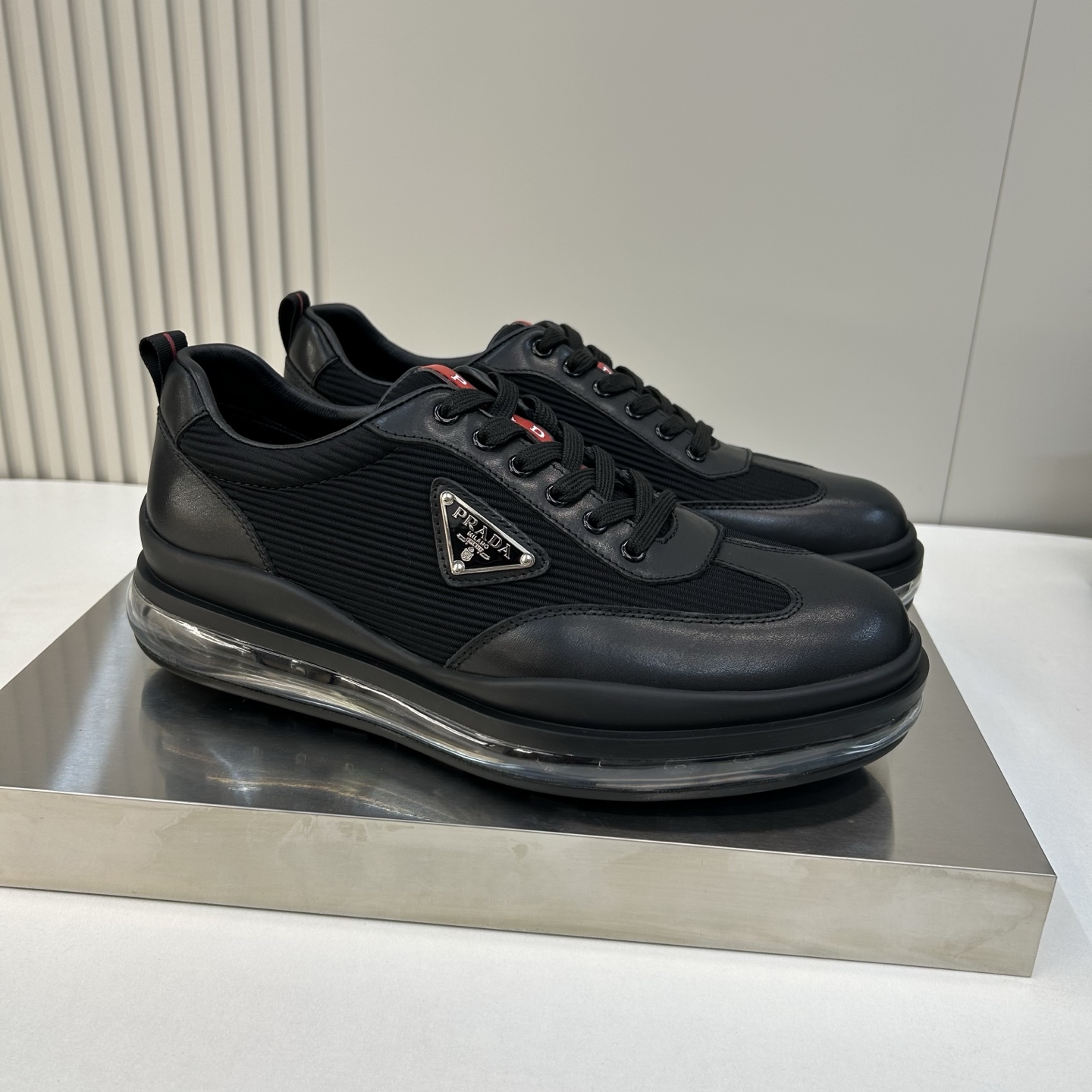 ⚠️【PR＊D A】⚠️高品级，顶尖工艺⚠️气垫休闲商务款⚠️正码39一44(5－10）⚠️经典气垫休闲
