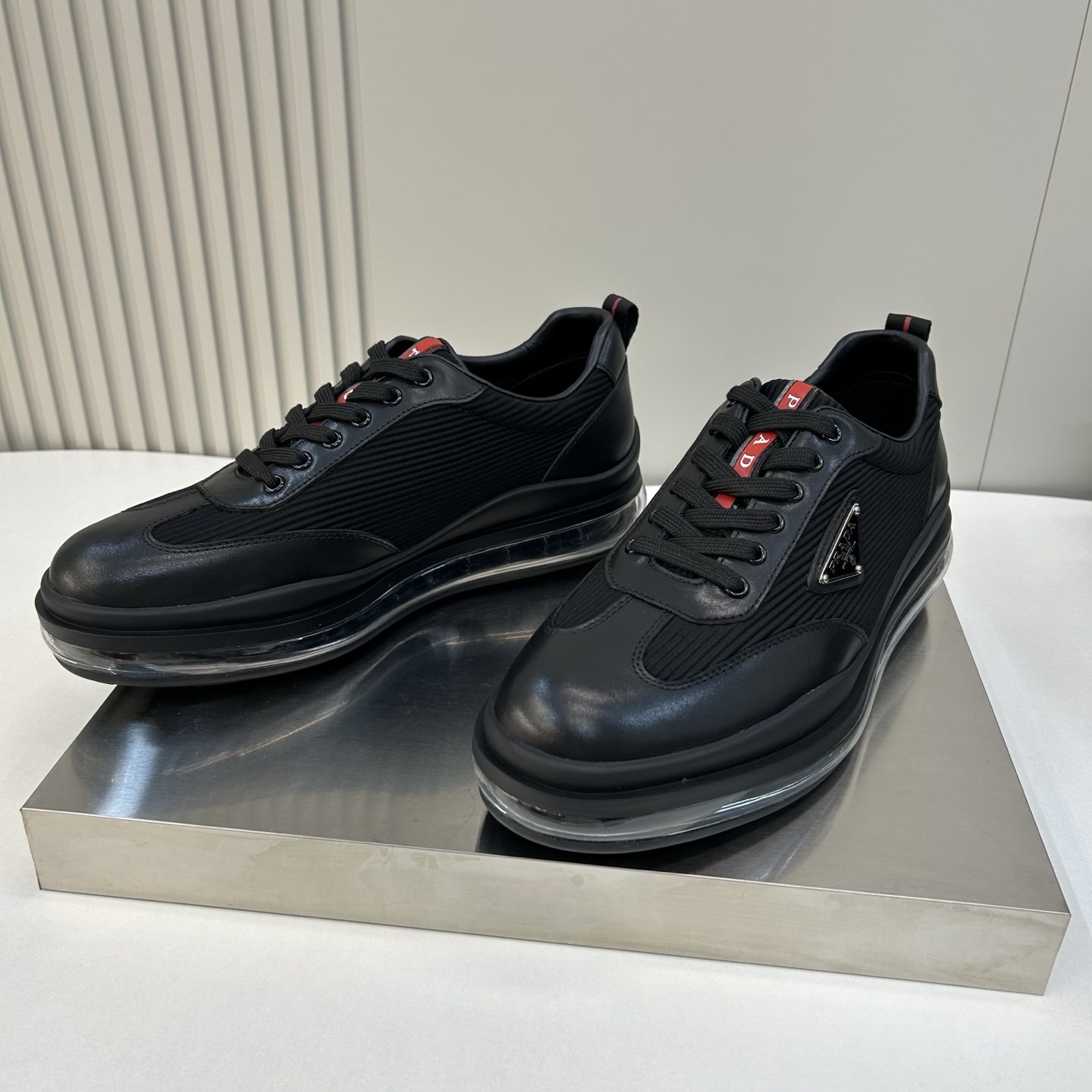⚠️【PR＊D A】⚠️高品级，顶尖工艺⚠️气垫休闲商务款⚠️正码39一44(5－10）⚠️经典气垫休闲