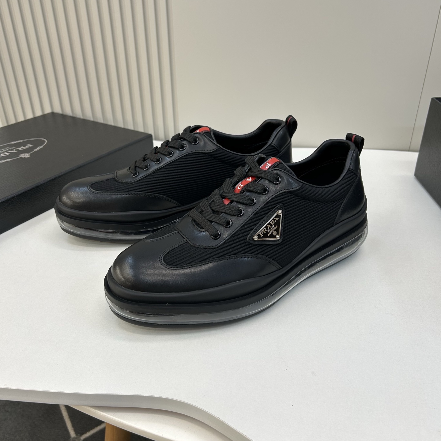 ⚠️【PR＊D A】⚠️高品级，顶尖工艺⚠️气垫休闲商务款⚠️正码39一44(5－10）⚠️经典气垫休闲