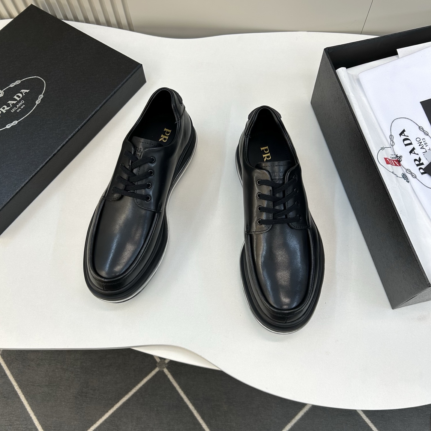 ⚠️【PR＊D A】⚠️高品级，顶尖工艺⚠️气垫休闲商务款⚠️正码39一44(5－10）⚠️经典气垫休闲