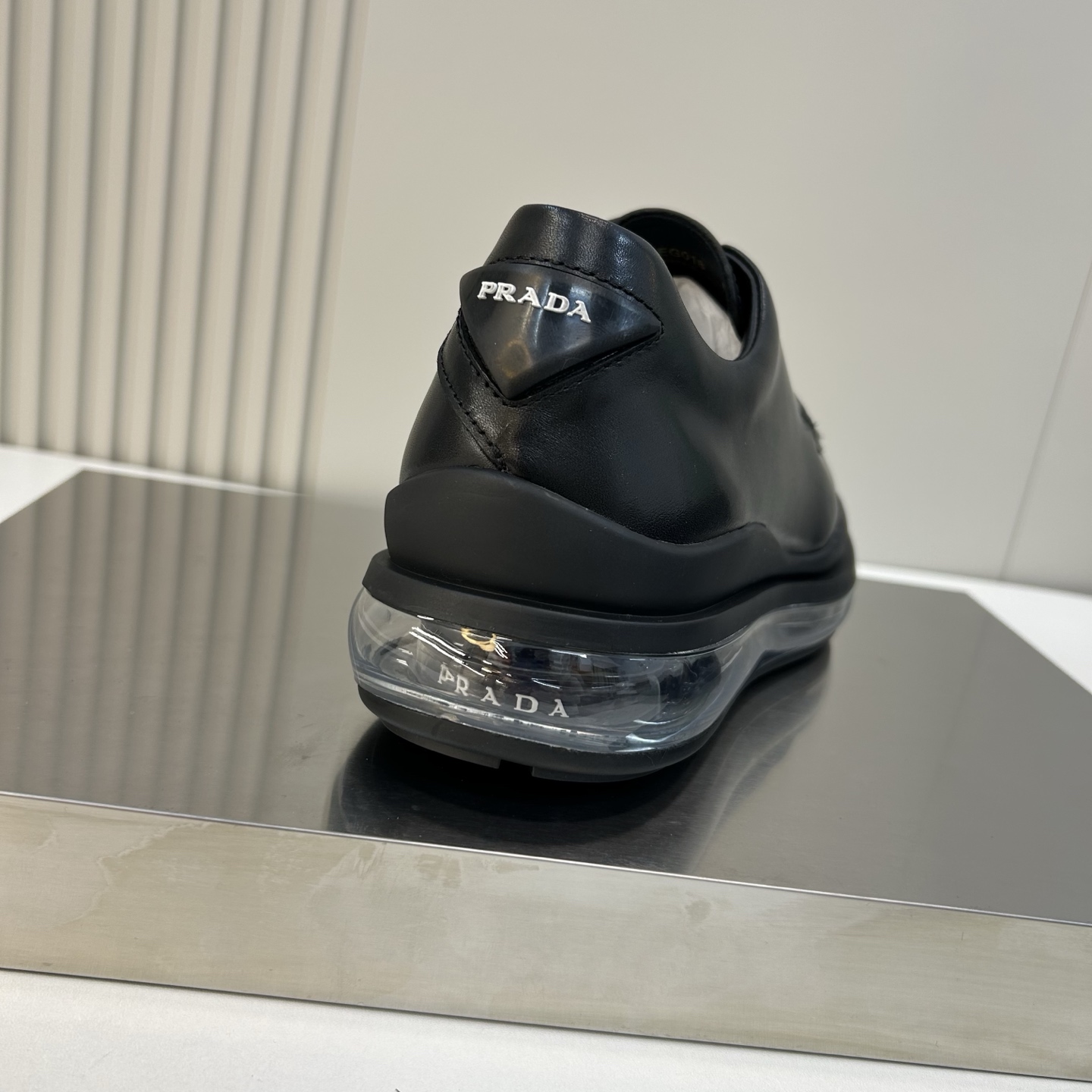 ⚠️【PR＊D A】⚠️高品级，顶尖工艺⚠️气垫休闲商务款⚠️正码39一44(5－10）⚠️经典气垫休闲