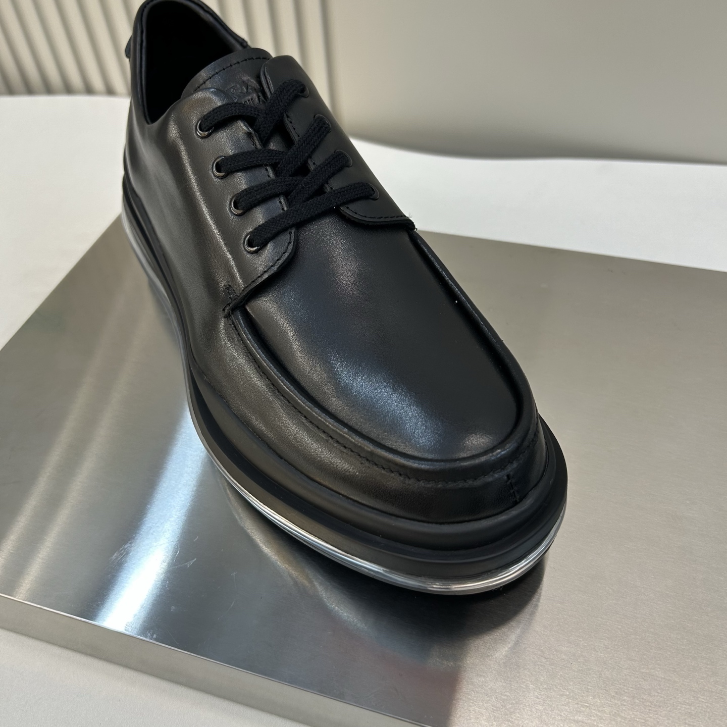 ⚠️【PR＊D A】⚠️高品级，顶尖工艺⚠️气垫休闲商务款⚠️正码39一44(5－10）⚠️经典气垫休闲