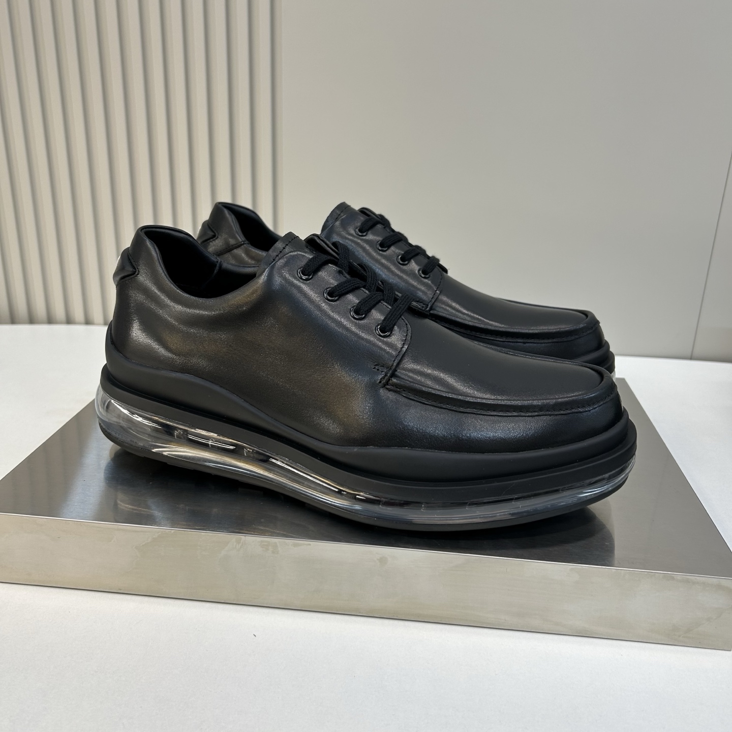 ⚠️【PR＊D A】⚠️高品级，顶尖工艺⚠️气垫休闲商务款⚠️正码39一44(5－10）⚠️经典气垫休闲