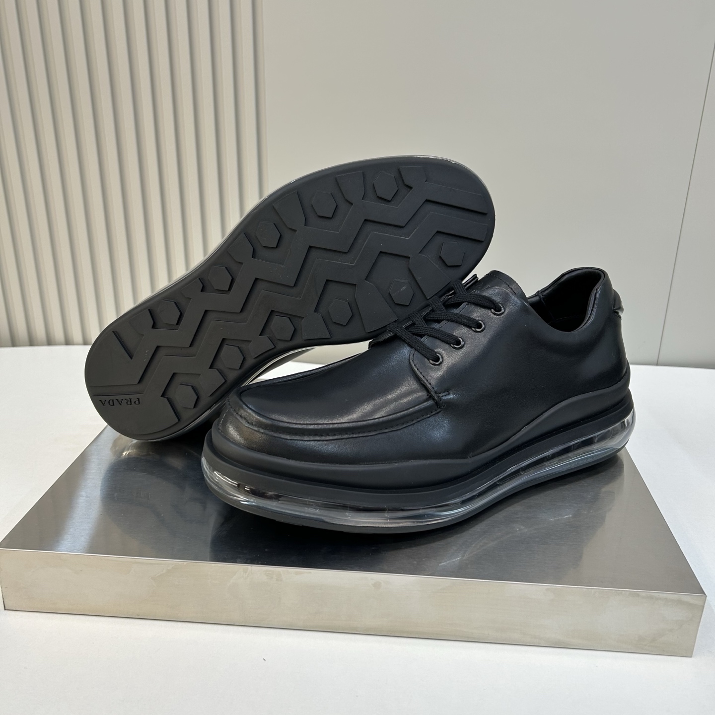 ⚠️【PR＊D A】⚠️高品级，顶尖工艺⚠️气垫休闲商务款⚠️正码39一44(5－10）⚠️经典气垫休闲
