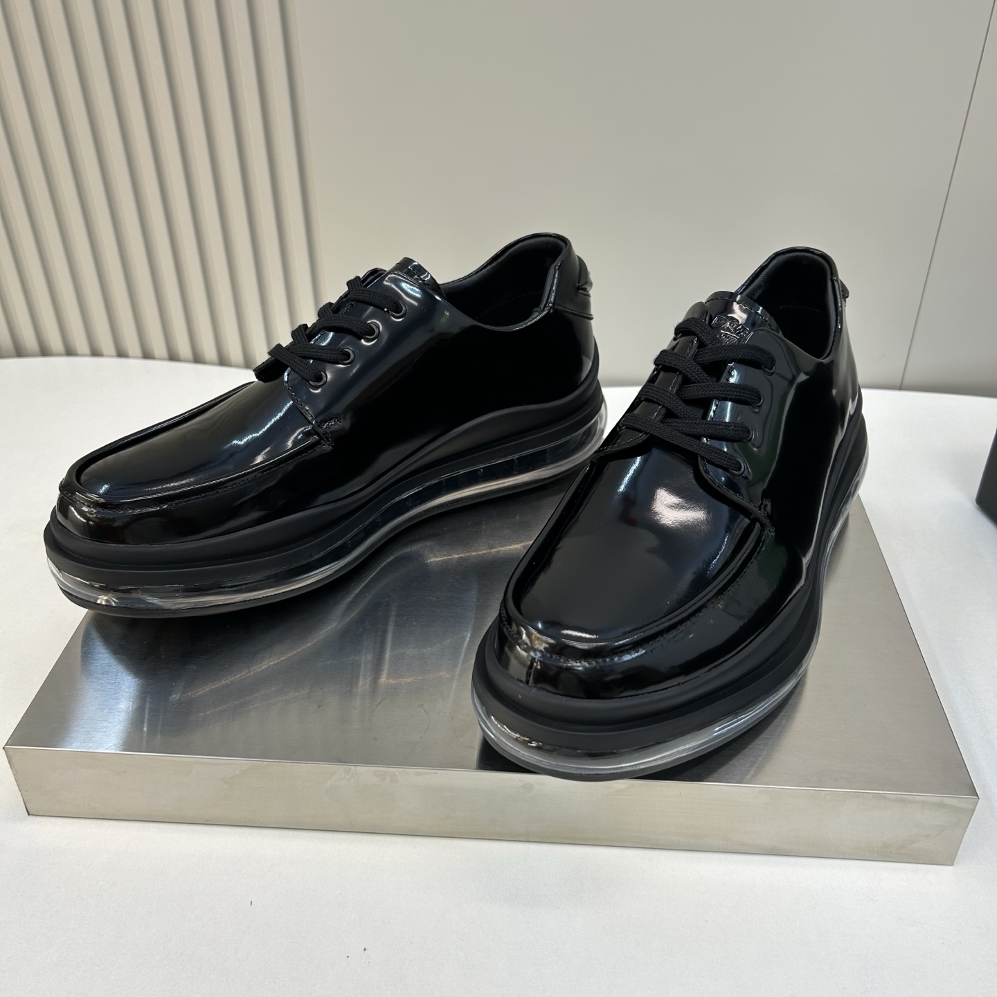 ⚠️【PR＊D A】⚠️高品级，顶尖工艺⚠️气垫休闲商务款⚠️正码39一44(5－10）⚠️经典气垫休闲