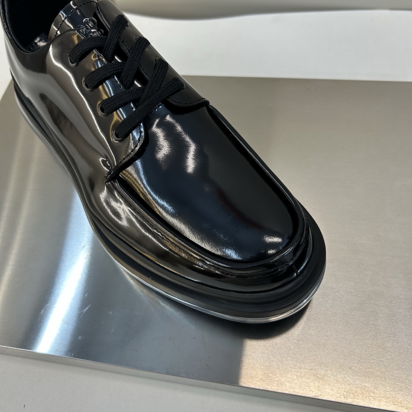 ⚠️【PR＊D A】⚠️高品级，顶尖工艺⚠️气垫休闲商务款⚠️正码39一44(5－10）⚠️经典气垫休闲