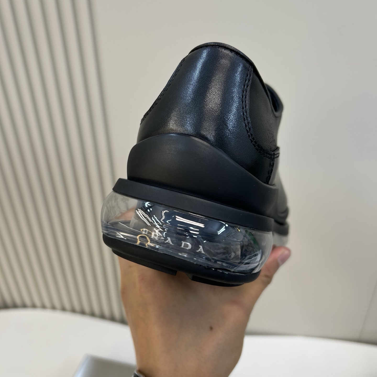 ⚠️【PR＊D A】⚠️高品级，顶尖工艺⚠️气垫休闲商务款⚠️正码39一44(5－10）⚠️经典气垫休闲