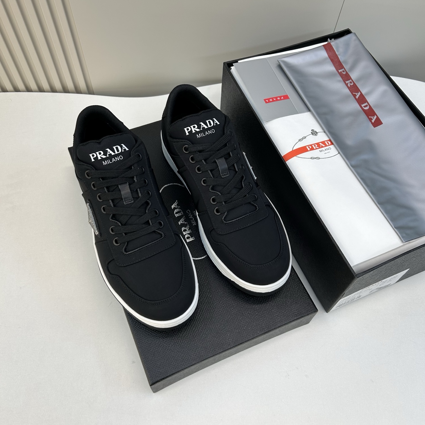 NO:778155,[PR＊] High grade, top craftsmanship, men's casual style, regular size 39 to 44 (5-10), exclusive recycled nylon cloth!  Mesh lining with calfskin padding and latex punched-back feet!  Original TPU outsole!  goods!  Quality: Look closely at the detailed pictures, the texture is super strong!  But 11 can withstand various tests!  4T364,,cowhide19860909【PR＊】 高品级,顶尖工艺 男士休闲款 正码39一44(5－10） 独家再生尼龙布！内里网布附垫小牛皮,乳胶回力冲孔垫脚！原TPU大底！货！品质细看细节图,质感超强！可11经得起各种考验！4T364,,cowhide,Men's shoes