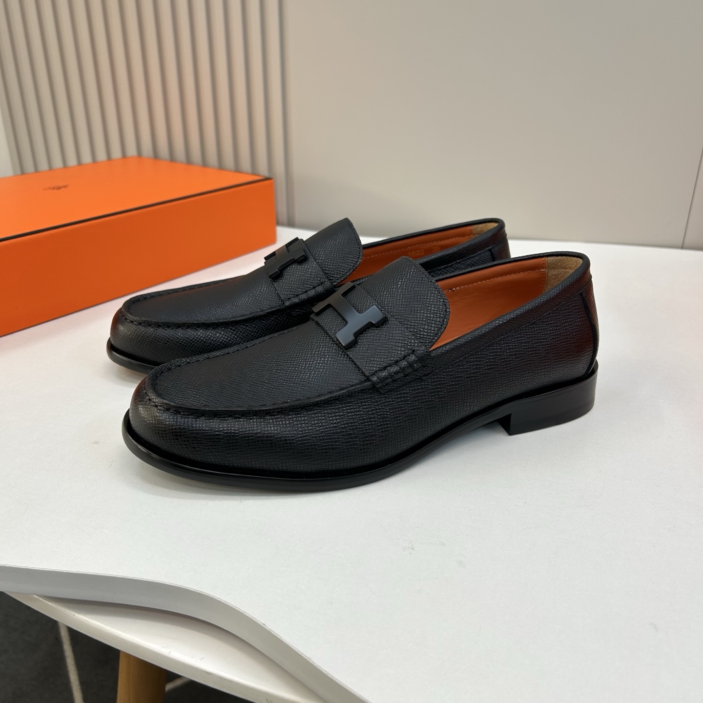 ⚠️【HMS＊】⚠️高品质，顶尖工艺品⚠️男士时尚经典乐福鞋⚠️正码：39－44(6.5一9）⚠️经典H