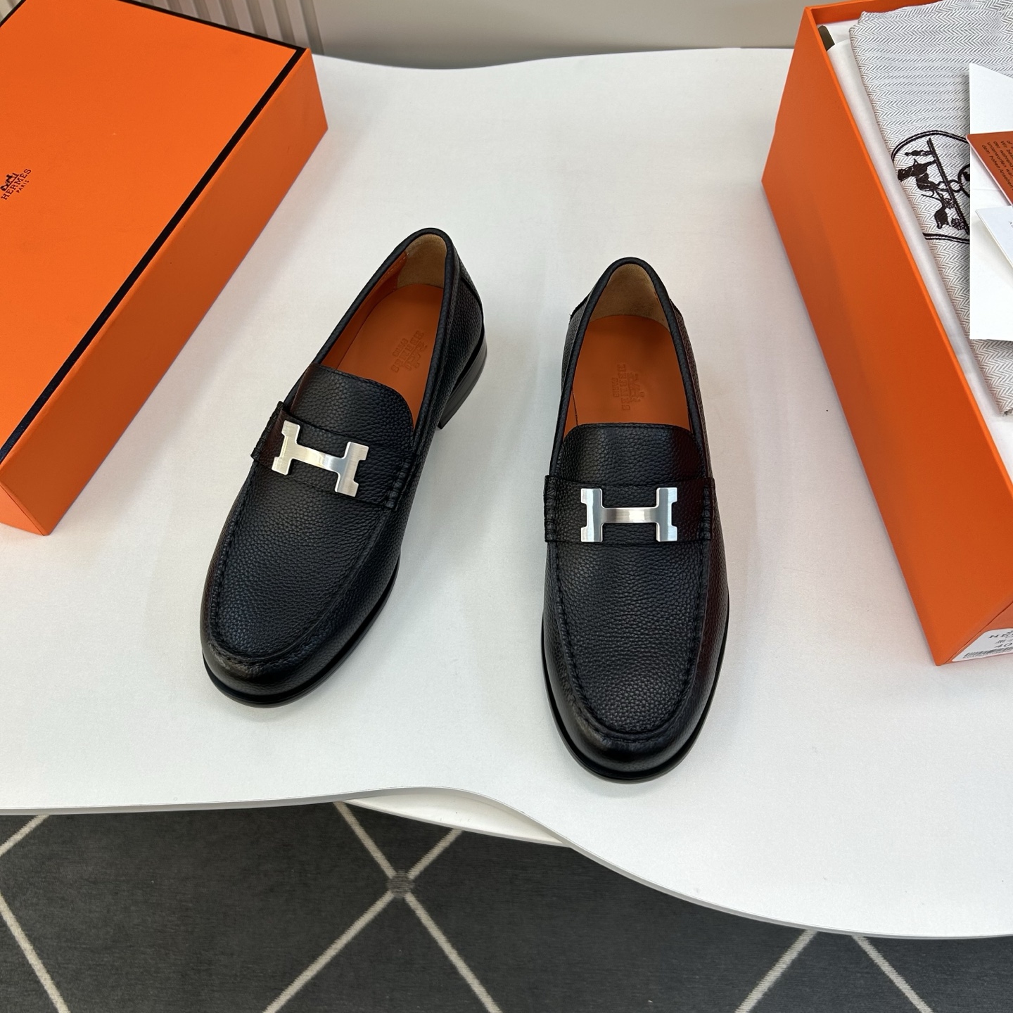⚠️【HMS＊】⚠️高品质，顶尖工艺品⚠️男士时尚经典乐福鞋⚠️正码：39－44(6.5一9）⚠️经典H