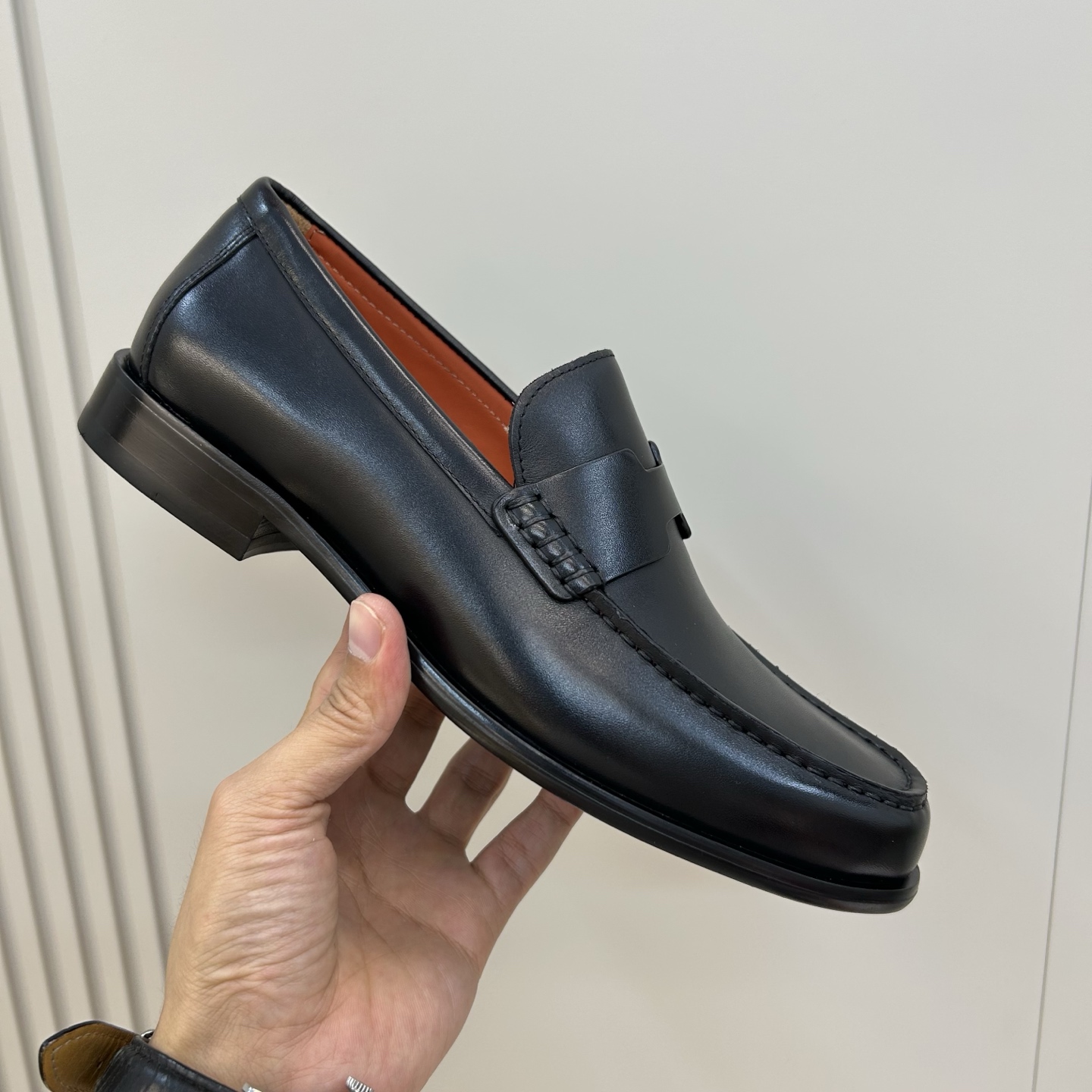 ⚠️【HMS＊】⚠️高品质，顶尖工艺品⚠️男士时尚经典乐福鞋⚠️正码：39－44(6.5一9）⚠️经典H