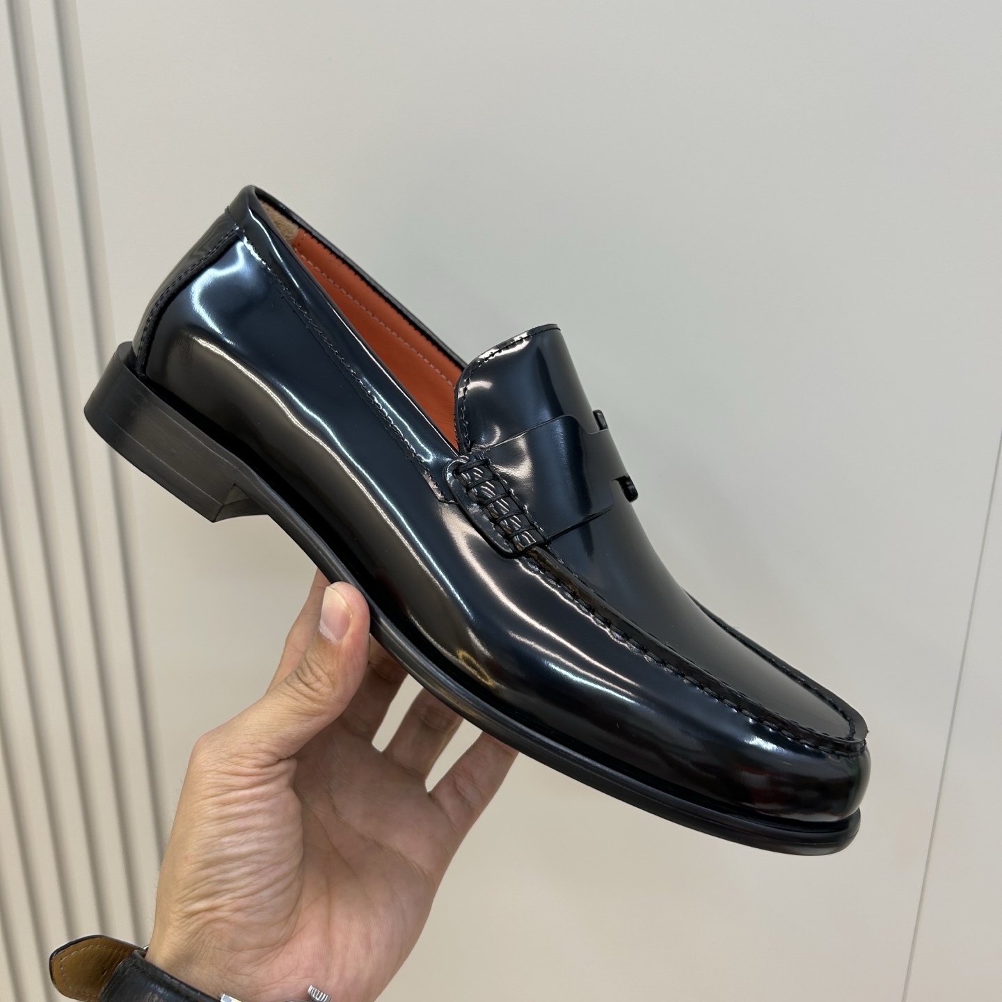 ⚠️【HMS＊】⚠️高品质，顶尖工艺品⚠️男士时尚经典乐福鞋⚠️正码：39－44(6.5一9）⚠️经典H