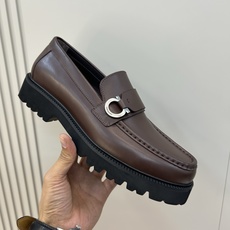 ⚠️【SF】⚠️⚠️顶尖工艺,乐福鞋⚠️码:39-44(6. 5 一9)⚠️最新经典款商务乐福鞋!一往经 ⚠️【SF】⚠️⚠️顶尖工艺,乐福鞋⚠️码:39-44(6. 5 一9)⚠️最新经典款商务乐福鞋!一往经
