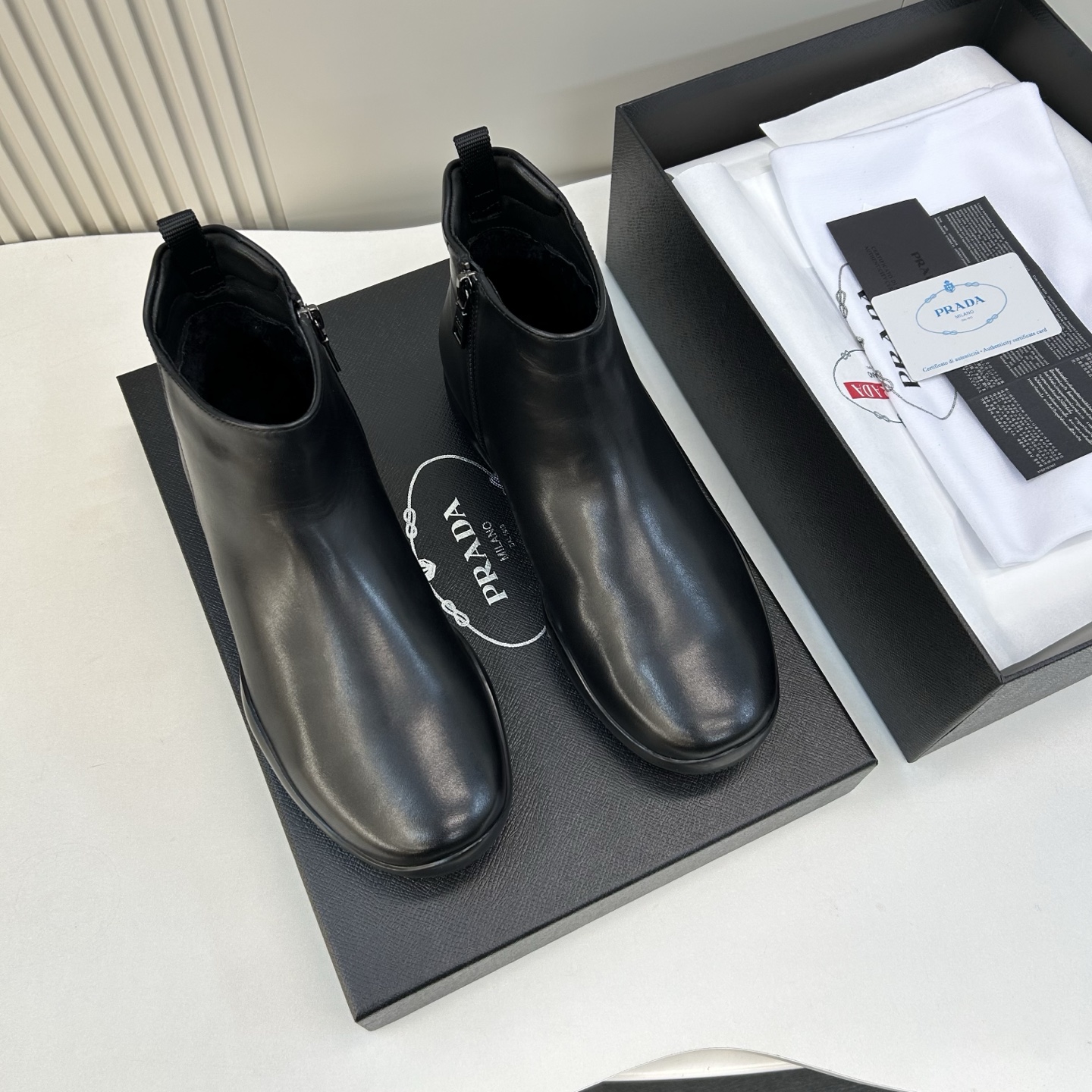 NO:680613,[PR＊] (Mauri) (Brie) High-grade, top-notch craftsman high-top shoes for men, regular sizes 39 to 44, 38, 45, 46, custom-made, fashionable and classic high-top style!  Internal zipper design makes it easier to wear!  Imported waxy calf leather!  The inside is made of ① fur, ② mesh and cowhide, and latex back feet!  Original rubber anti-slip outsole!  goods!  Quality: Look closely at the detailed pictures, the texture is super strong!  But 11 can withstand various tests!  ,,cowhide19860909【PR＊】（毛里）（布里） 高品级,顶尖工艺 男士高邦鞋 正码39一44,38,45,46定做 时尚经典高帮款！内侧拉链设计,更方便穿着！面进口腊感小牛皮！内里①皮毛一体,②网布配牛皮,乳胶回力垫脚！原橡胶防滑大底！货！品质细看细节图,质感超强！可11经得起各种考验！,,cowhide,Men's shoes