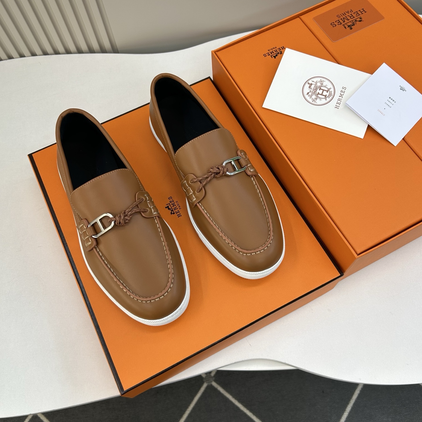 NO:664093,【HMS＊】 Men's lightweight loafers, regular size 39-44, super light and comfortable!  goods!  Top craftsmanship [strong] classic simple design!  The surface is made of high mercerized calf velvet (super texture and feel), and the lining is imported silk calf leather!  Latex rebound pad, super resilient texture!  T P U non-slip outsole!  !  Super comfortable!  38, 45, 46 customized, non-refundable, loafers, cowhide19860909【HMS＊】 男士轻便乐福鞋 正码39－44 超轻盈舒适！货！顶级手工艺[强]经典简约设计！面高丝光小牛绒(超强质感、手感),内里进口绸面小牛皮！乳胶回力垫,回弹质感超强！T P U防滑大底！！超强舒适感！38,45,46定做不退换,,loafers,cowhide,Men's shoes