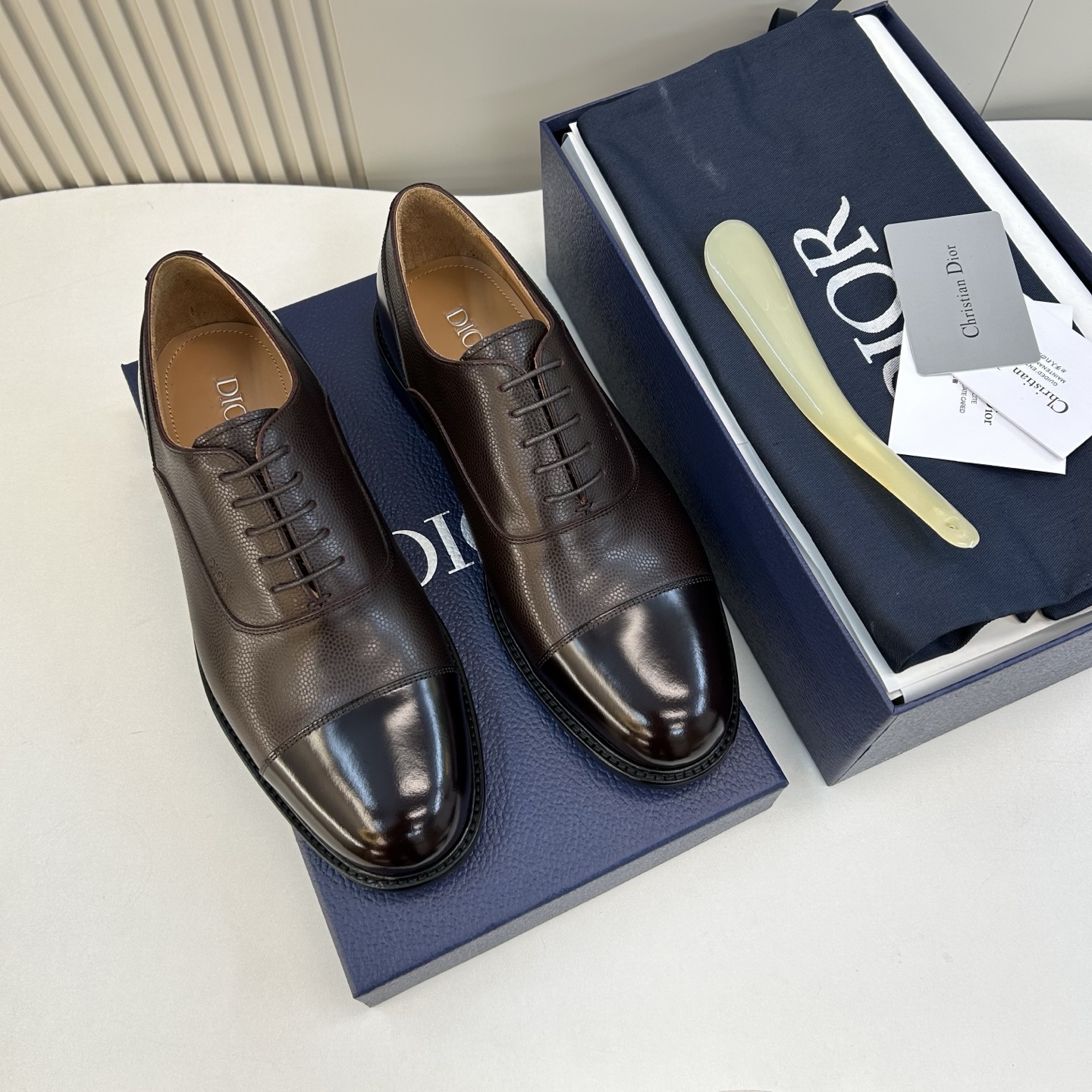 NO:664100,【Di*r】Top handicrafts, fashionable formal leather soles, sizes 39 to 44, on sale simultaneously!  goods!  Goodyear's top craftsmanship [strong] fully imported raw calf leather from Italy (super strong texture and feel), imported calf leather lining, fully imported leather Pi leather outsole!  !  Super ceremonial!  Gentleman style!  38,45,46, no returns or exchanges if made to order,,cowhide19860909【Di*r】 顶尖工艺品 时尚正装皮底 正码39一44 同步发售！货！固特异顶级手工艺[强]意大利全面进口原皮料小牛(超强质感、手感),内里进口小牛皮,全进口皮丕真皮注朔大底！！超级仪式感！绅士风！38,45,46,订做不退换,,cowhide,Men's shoes