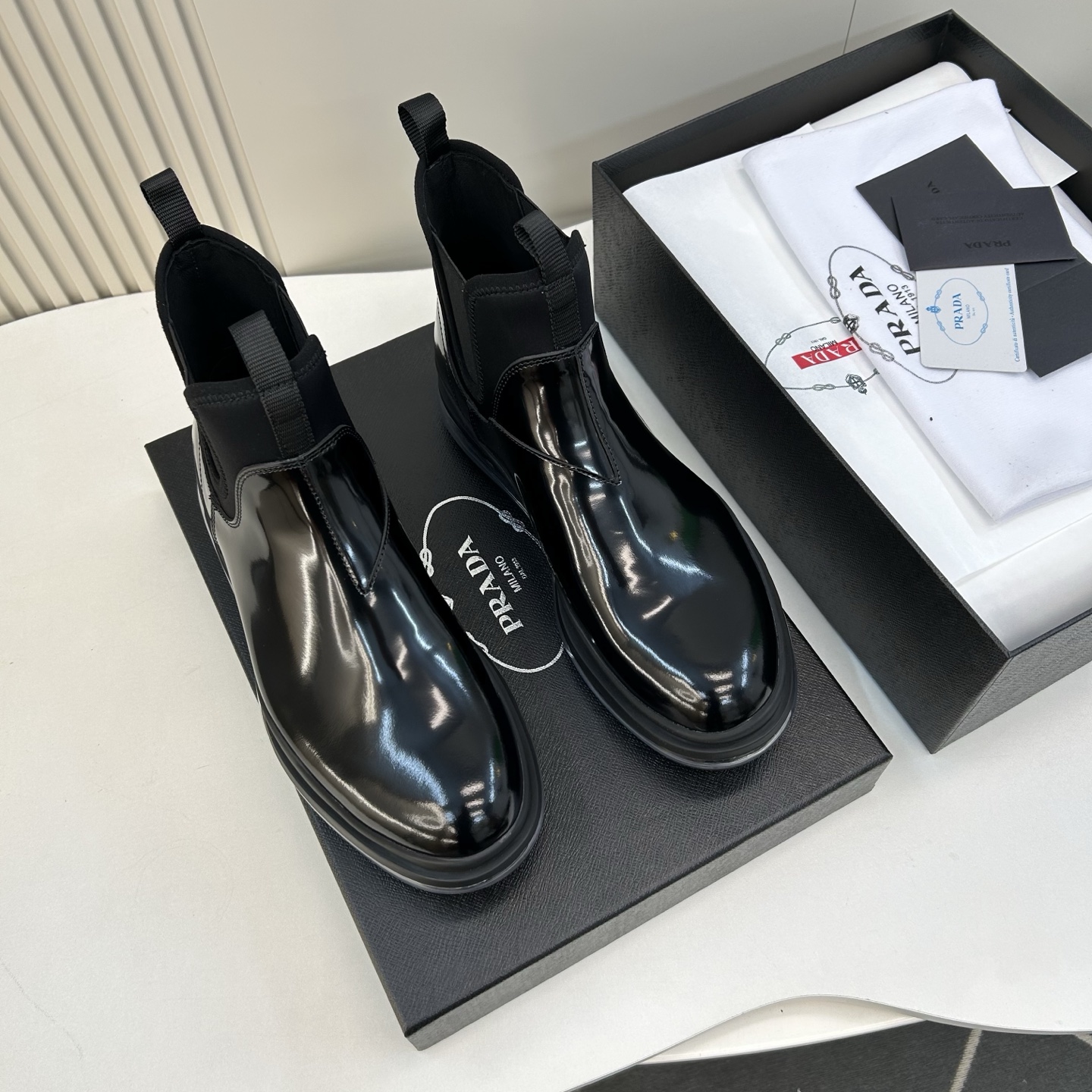 NO:704965,[PR＊D A] High-grade, top-notch craftsmanship, casual and business air cushions. Customized sizes 39 to 44, 38, 45. Classic air cushions, casual and business models!  Innovative design concept, integrating sports, leisure and business!  Decorate it with brogue carvings to make it more stylish!  Fabric: Raw calfskin and patented cowhide!  All calfskin inside!  Latex push-back foot pads!  Air cushion combination T P U anti-slip outsole!  goods!  Quality: Look closely at the detailed pictures, the texture is super strong!  But 11 can withstand various tests!  ,,cowhide19860909【PR＊D A】 高品级,顶尖工艺 气垫休闲商务款 正码39一44,38,45定做 经典气垫休闲商务款！创新的设计理念,运动休闲与商务集一体！以布洛克雕花点缀更大气！面料原小牛皮漆面牛皮！内里全小牛皮！乳胶回力垫脚！气垫组合T P U防滑大底！货！品质细看细节图,质感超强！可11经得起各种考验！,,cowhide,Men's shoes