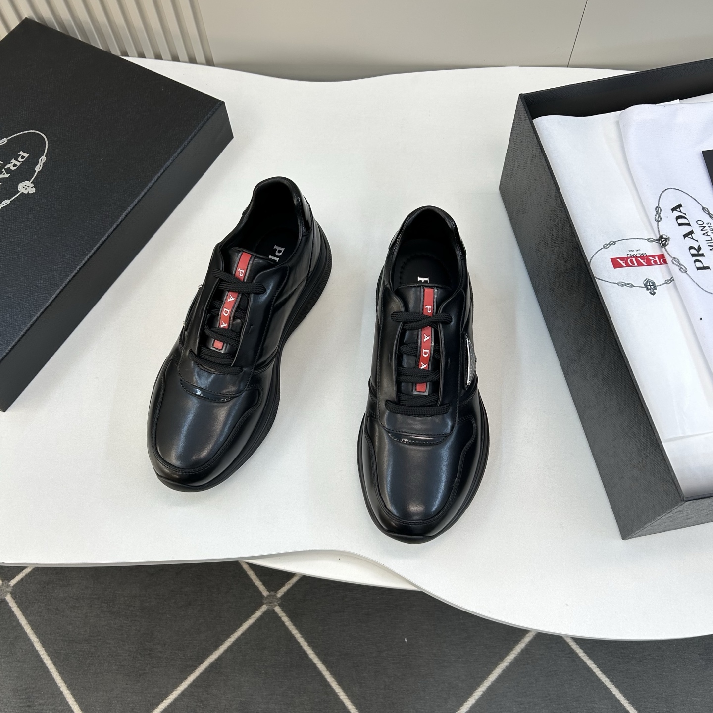 ⚠️【PRA*】⚠️高品级,顶尖工艺⚠️男士休闲款正码:39一44,38,45定做⚠️P家经典运动款!专 ⚠️【PRA*】⚠️高品级,顶尖工艺⚠️男士休闲款正码:39一44,38,45定做⚠️P家经典运动款!专