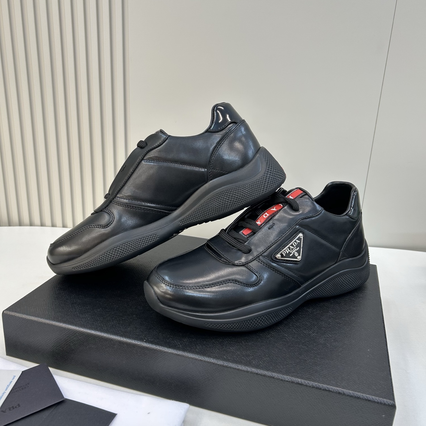 ⚠️【PRA*】⚠️高品级,顶尖工艺⚠️男士休闲款正码:39一44,38,45定做⚠️P家经典运动款!专 ⚠️【PRA*】⚠️高品级,顶尖工艺⚠️男士休闲款正码:39一44,38,45定做⚠️P家经典运动款!专