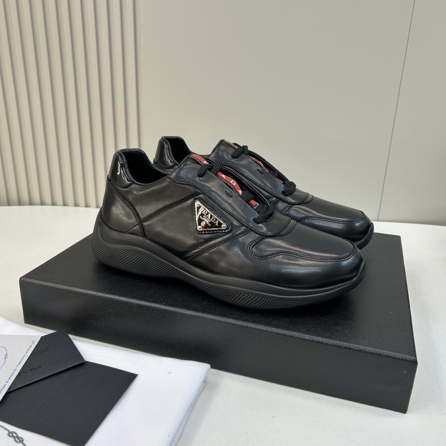 ⚠️【PRA*】⚠️高品级,顶尖工艺⚠️男士休闲款正码:39一44,38,45定做⚠️P家经典运动款!专 ⚠️【PRA*】⚠️高品级,顶尖工艺⚠️男士休闲款正码:39一44,38,45定做⚠️P家经典运动款!专