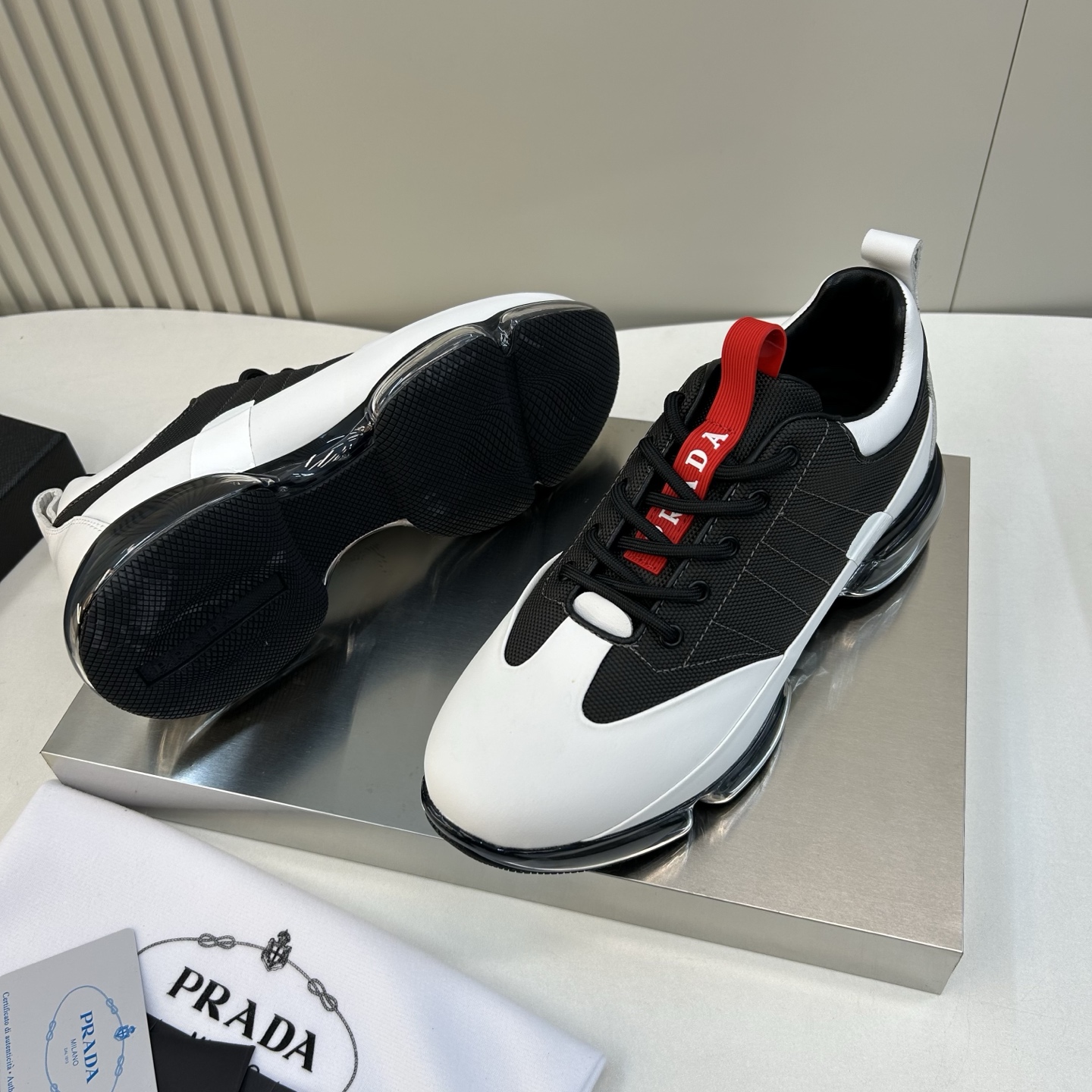 ⚠️【PR＊D A】⚠️高品级，顶尖工艺⚠️气垫休闲商务款⚠️正码39一44(5－10）⚠️经典气垫休闲