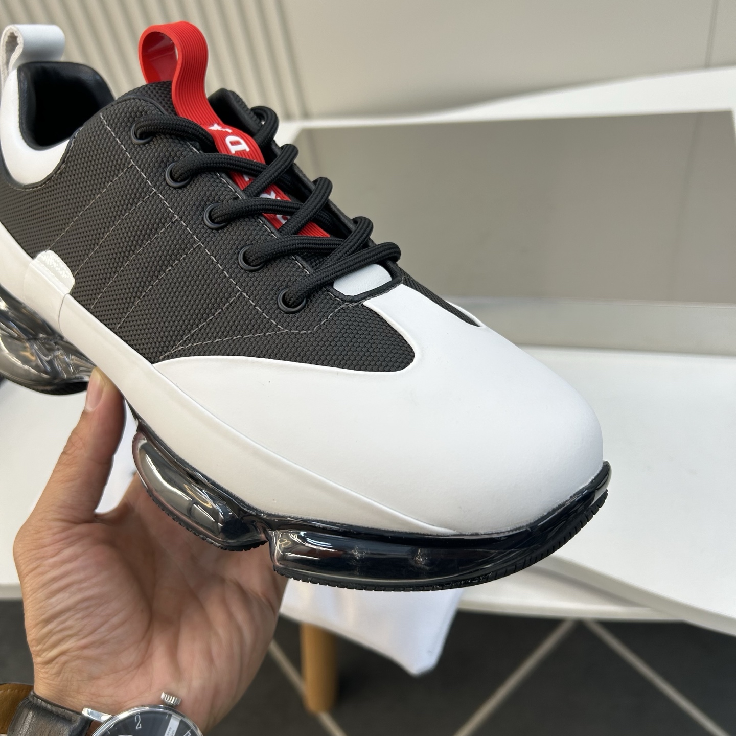 ⚠️【PR＊D A】⚠️高品级，顶尖工艺⚠️气垫休闲商务款⚠️正码39一44(5－10）⚠️经典气垫休闲