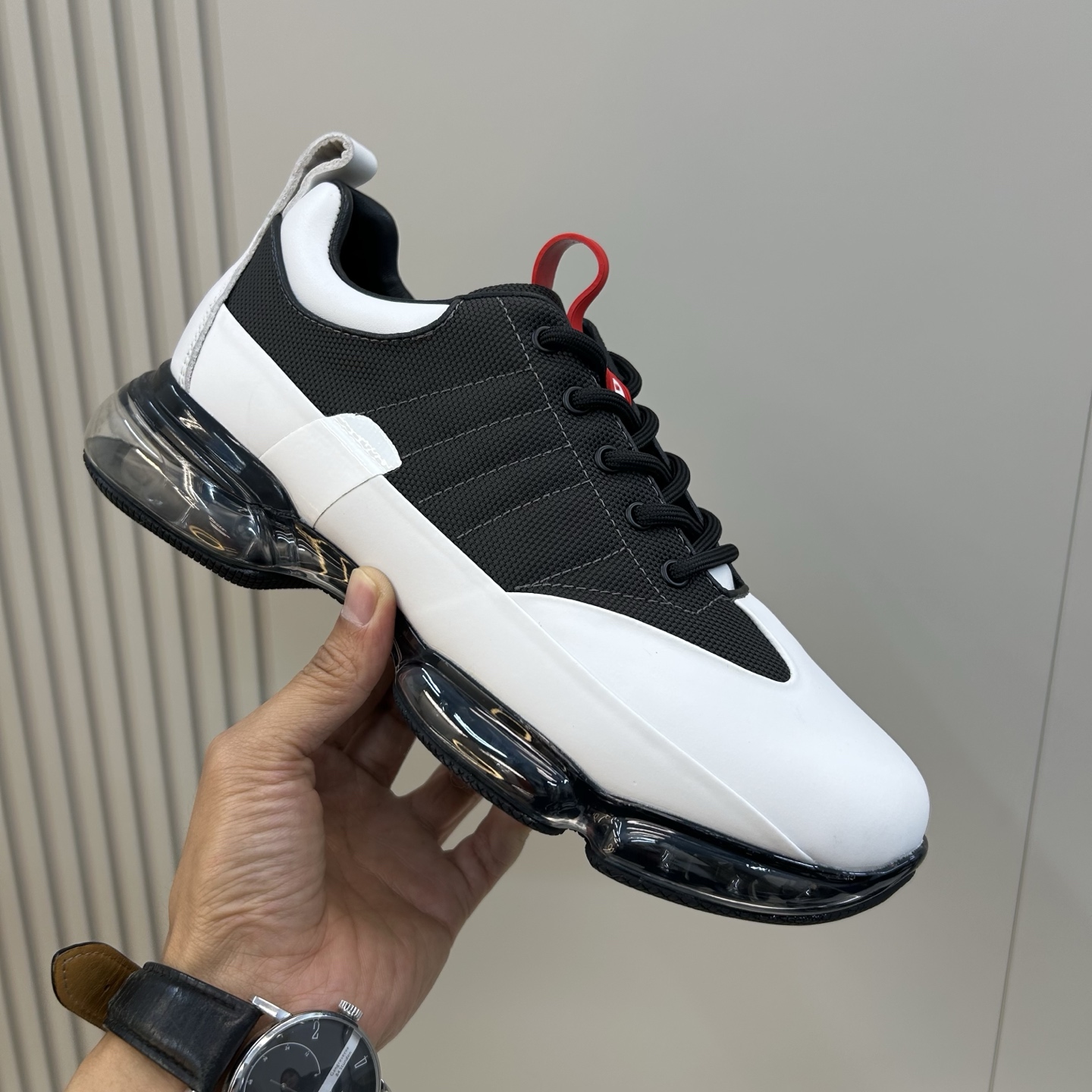 ⚠️【PR＊D A】⚠️高品级，顶尖工艺⚠️气垫休闲商务款⚠️正码39一44(5－10）⚠️经典气垫休闲