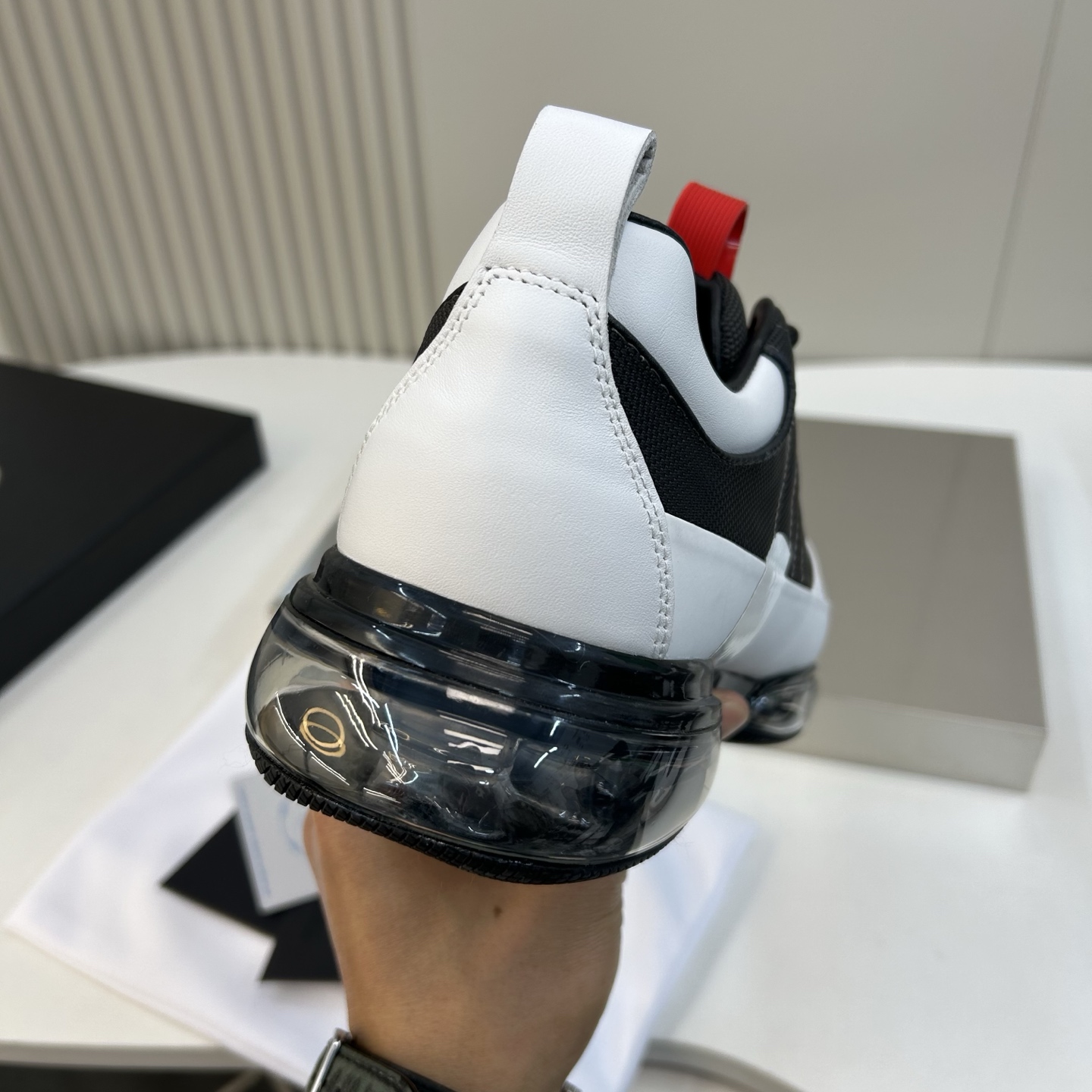 ⚠️【PR＊D A】⚠️高品级，顶尖工艺⚠️气垫休闲商务款⚠️正码39一44(5－10）⚠️经典气垫休闲