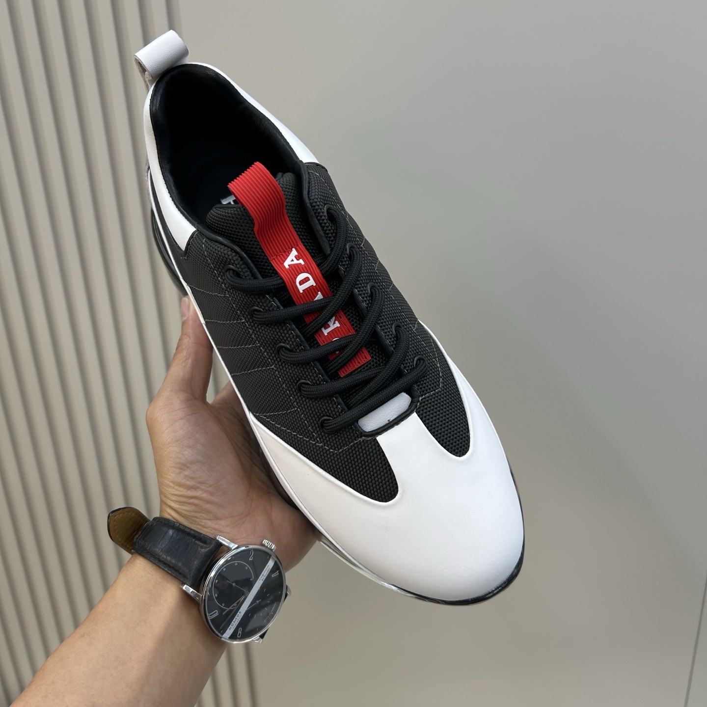 ⚠️【PR＊D A】⚠️高品级，顶尖工艺⚠️气垫休闲商务款⚠️正码39一44(5－10）⚠️经典气垫休闲