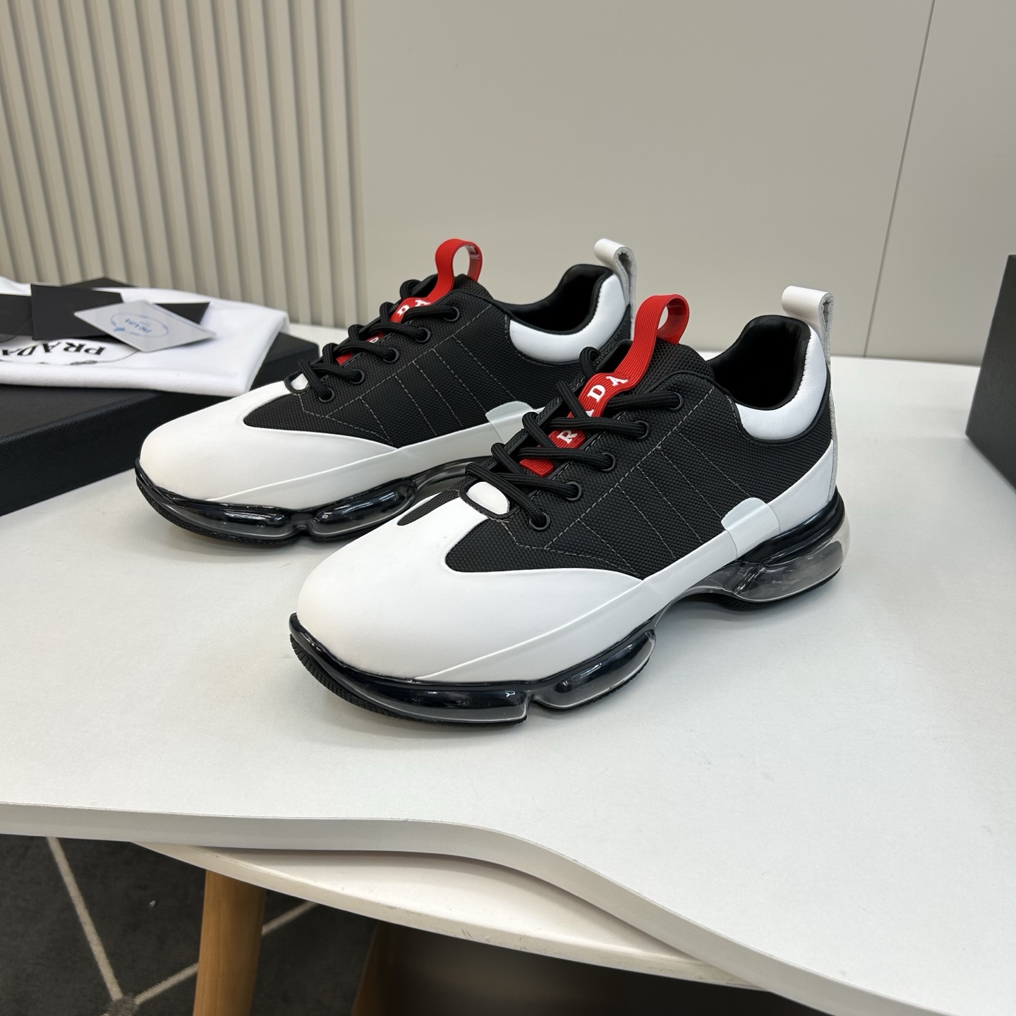 ⚠️【PR＊D A】⚠️高品级，顶尖工艺⚠️气垫休闲商务款⚠️正码39一44(5－10）⚠️经典气垫休闲