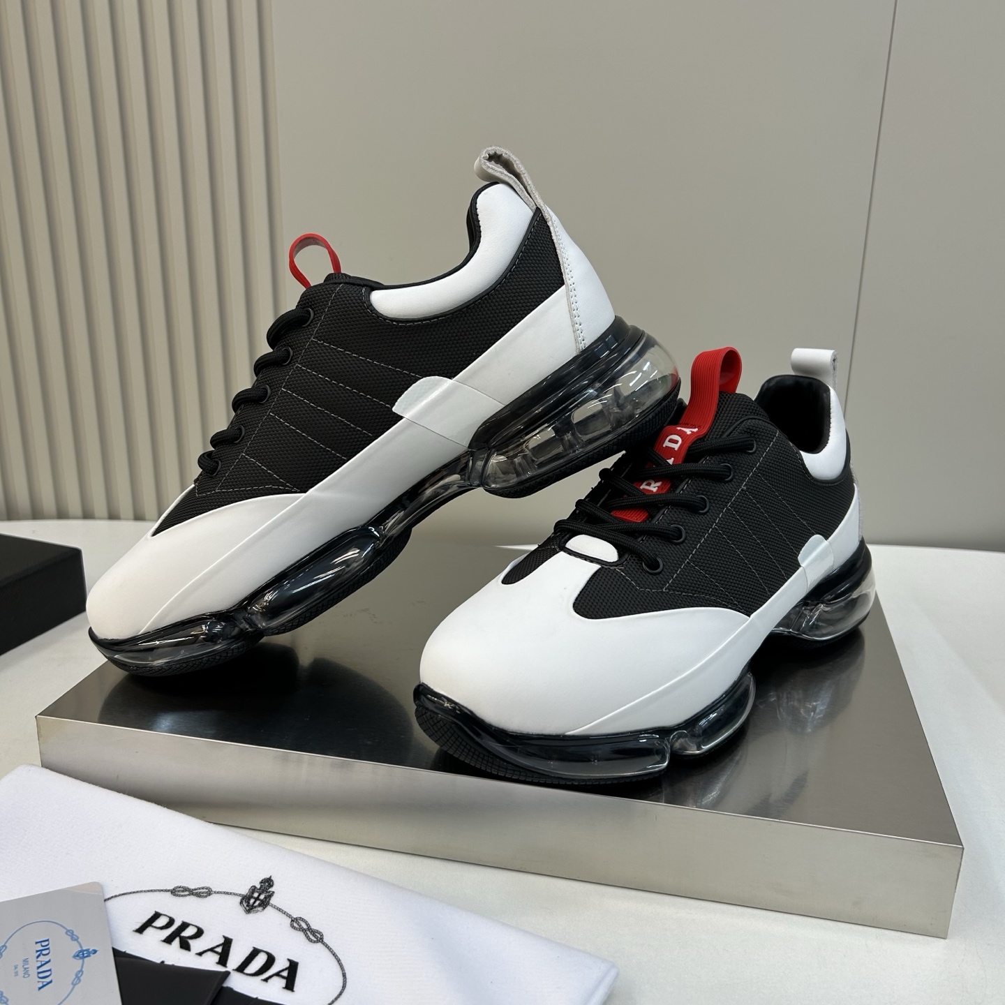 ⚠️【PR＊D A】⚠️高品级，顶尖工艺⚠️气垫休闲商务款⚠️正码39一44(5－10）⚠️经典气垫休闲