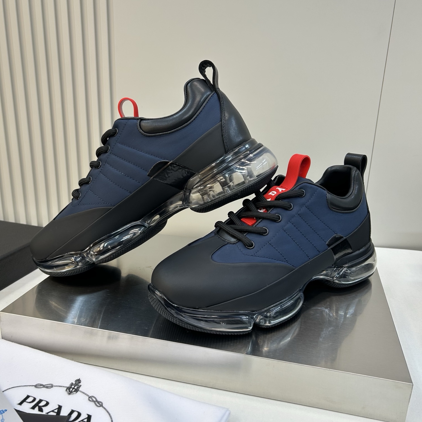 ⚠️【PR＊D A】⚠️高品级，顶尖工艺⚠️气垫休闲商务款⚠️正码39一44(5－10）⚠️经典气垫休闲