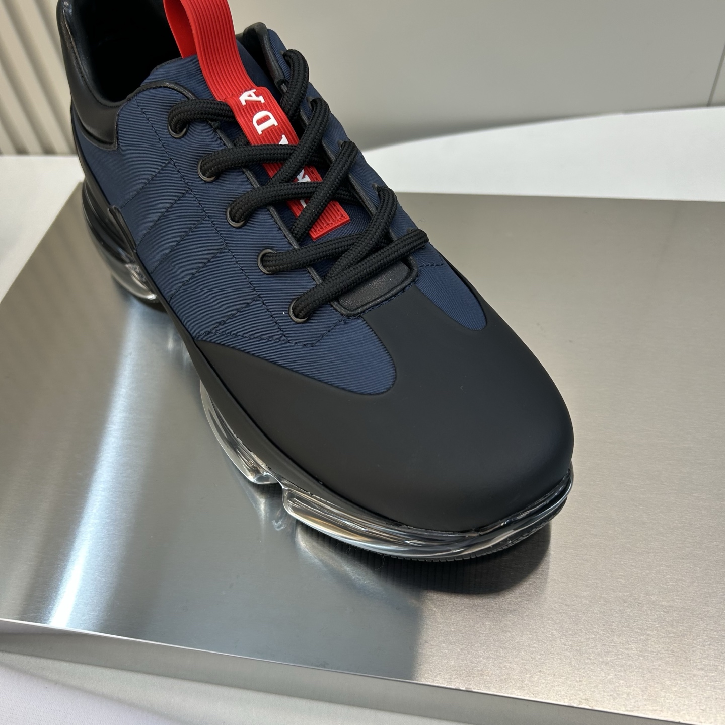 ⚠️【PR＊D A】⚠️高品级，顶尖工艺⚠️气垫休闲商务款⚠️正码39一44(5－10）⚠️经典气垫休闲