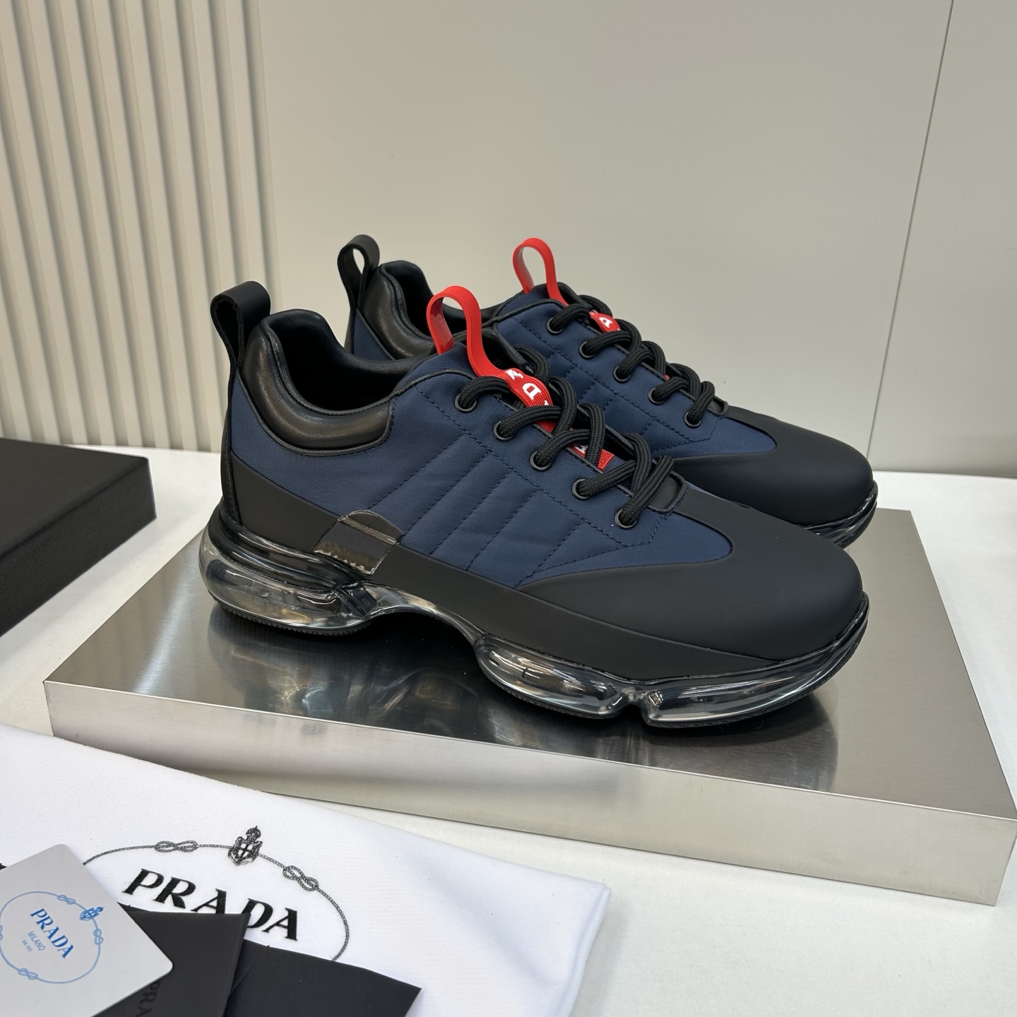 ⚠️【PR＊D A】⚠️高品级，顶尖工艺⚠️气垫休闲商务款⚠️正码39一44(5－10）⚠️经典气垫休闲