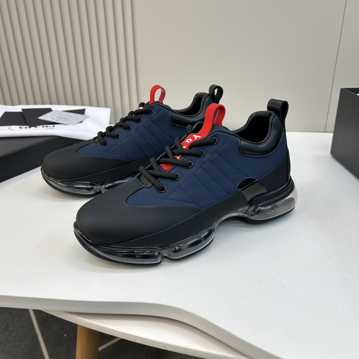 ⚠️【PR＊D A】⚠️高品级，顶尖工艺⚠️气垫休闲商务款⚠️正码39一44(5－10）⚠️经典气垫休闲